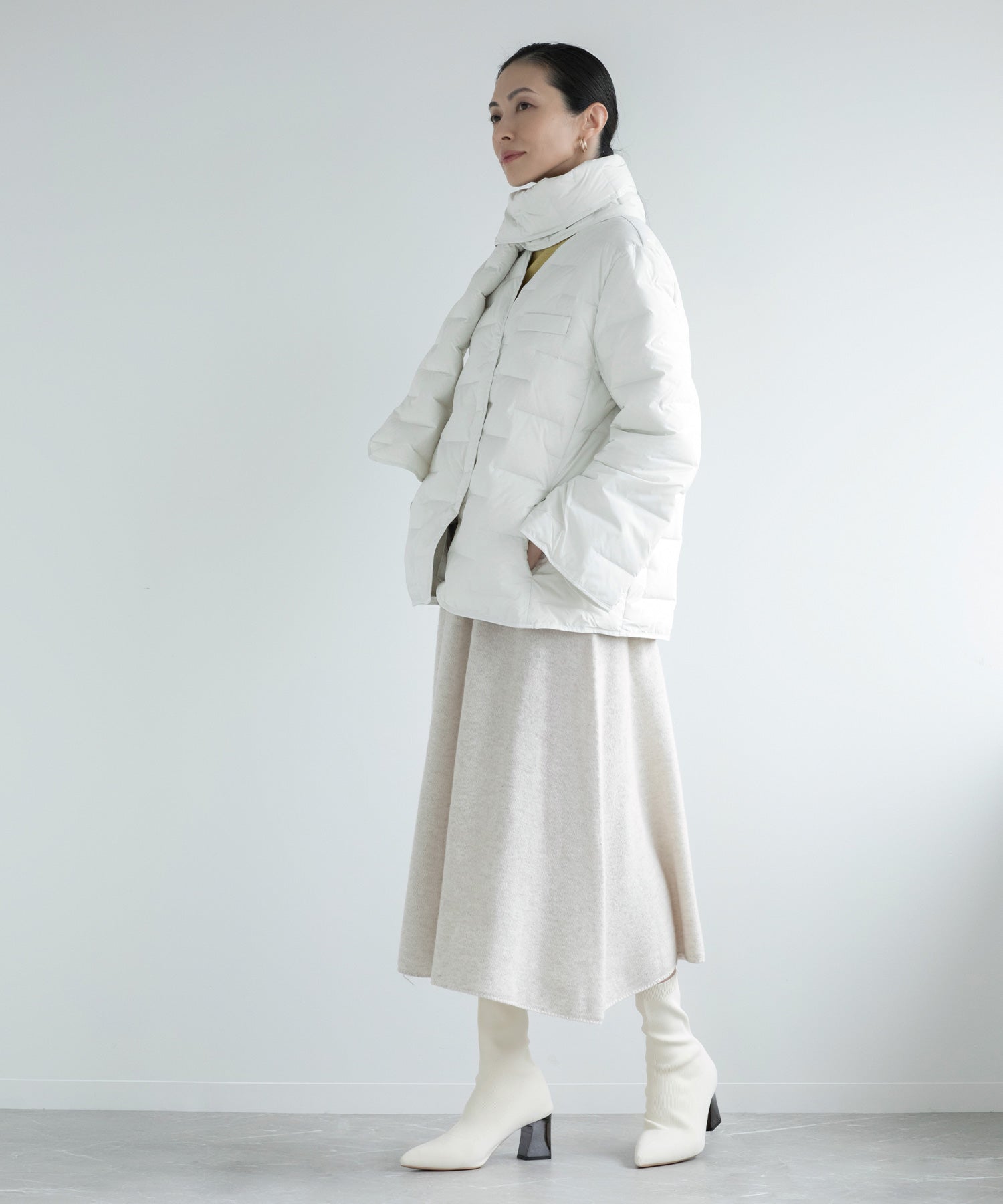 ディケイドクラシック DECADE CLASSIC 【DECADE CLASSIC】マフラーダウンジャケット (ホワイト) ホワイト