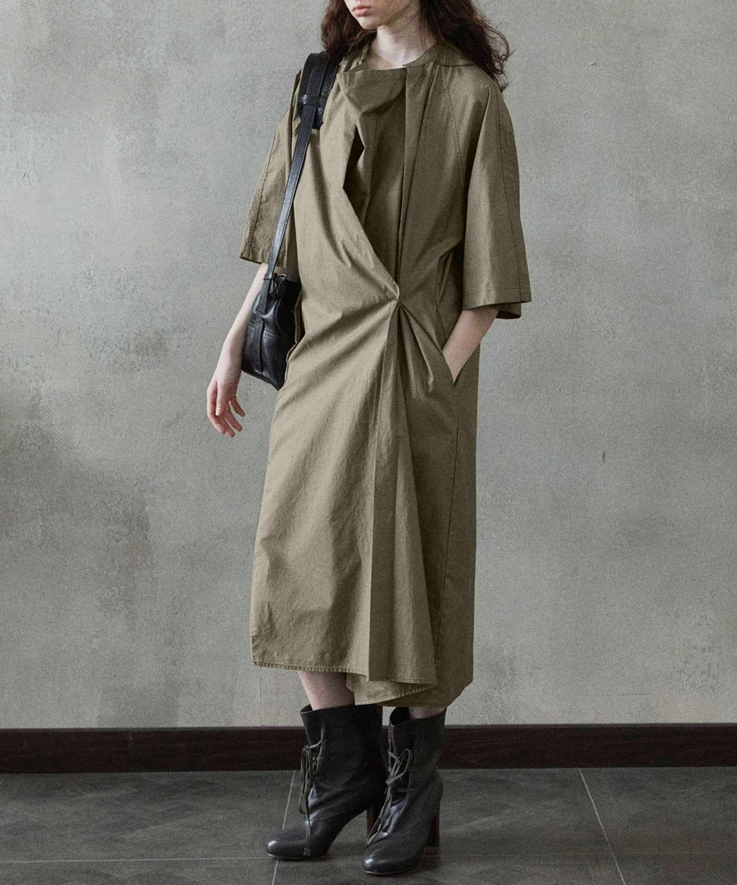 ディケイドクラシック DECADE CLASSIC DECADE CLASSIC アシンメトリーワンピース (カーキ) カーキ