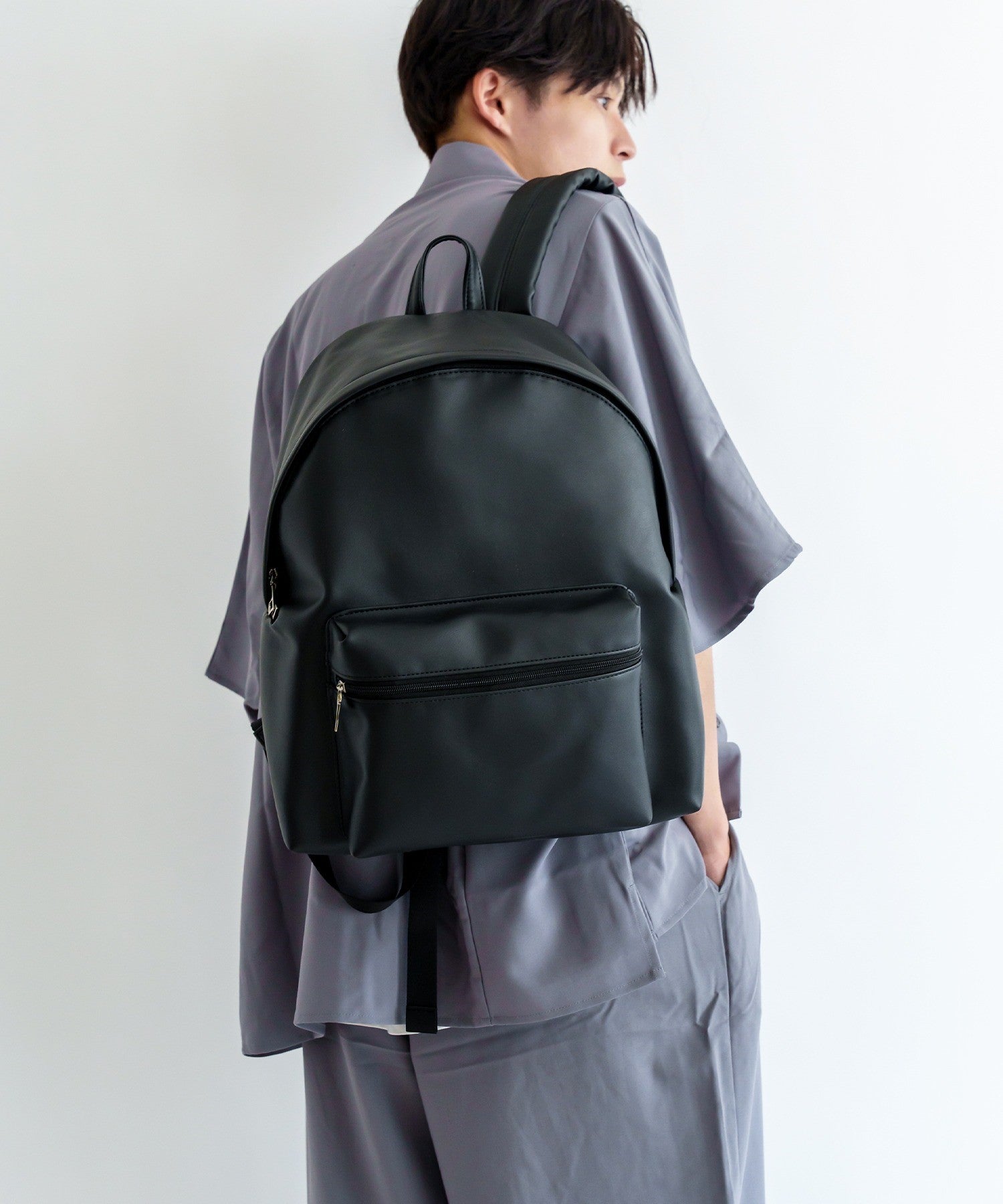 デバイスプラス DEVICE+ DEVICE+ スクエア バックパック (ブラック) BK