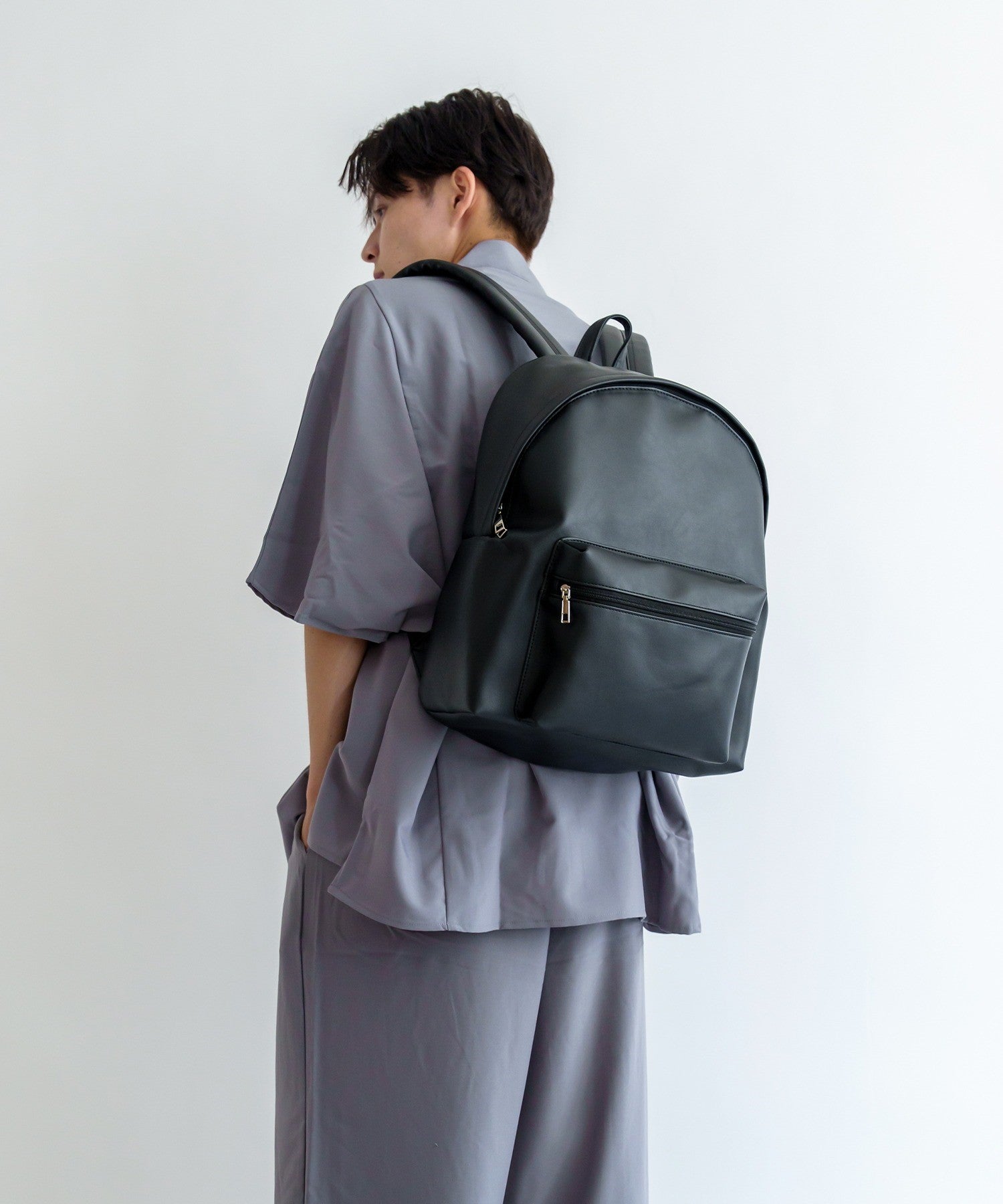 デバイスプラス DEVICE+ DEVICE+ スクエア バックパック (ブラック) BK