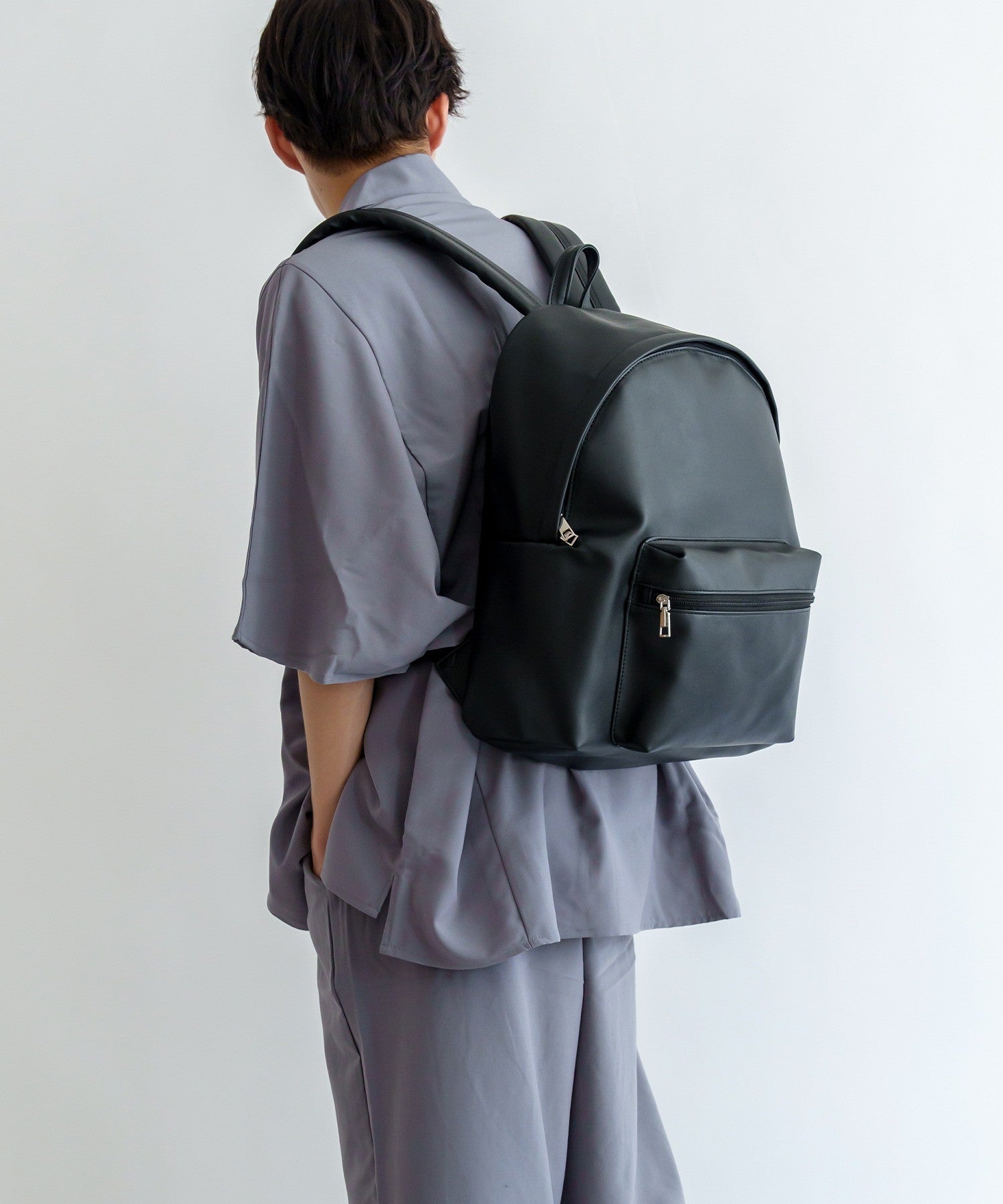 デバイスプラス DEVICE+ DEVICE+ スクエア バックパック (ブラック) BK