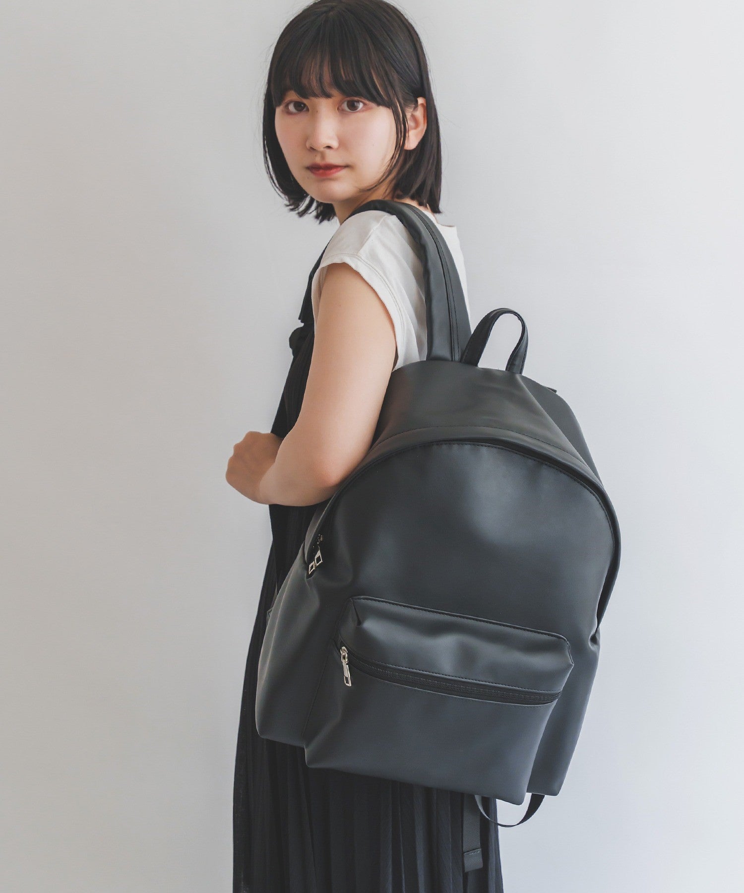 デバイスプラス DEVICE+ DEVICE+ スクエア バックパック (ブラック) BK