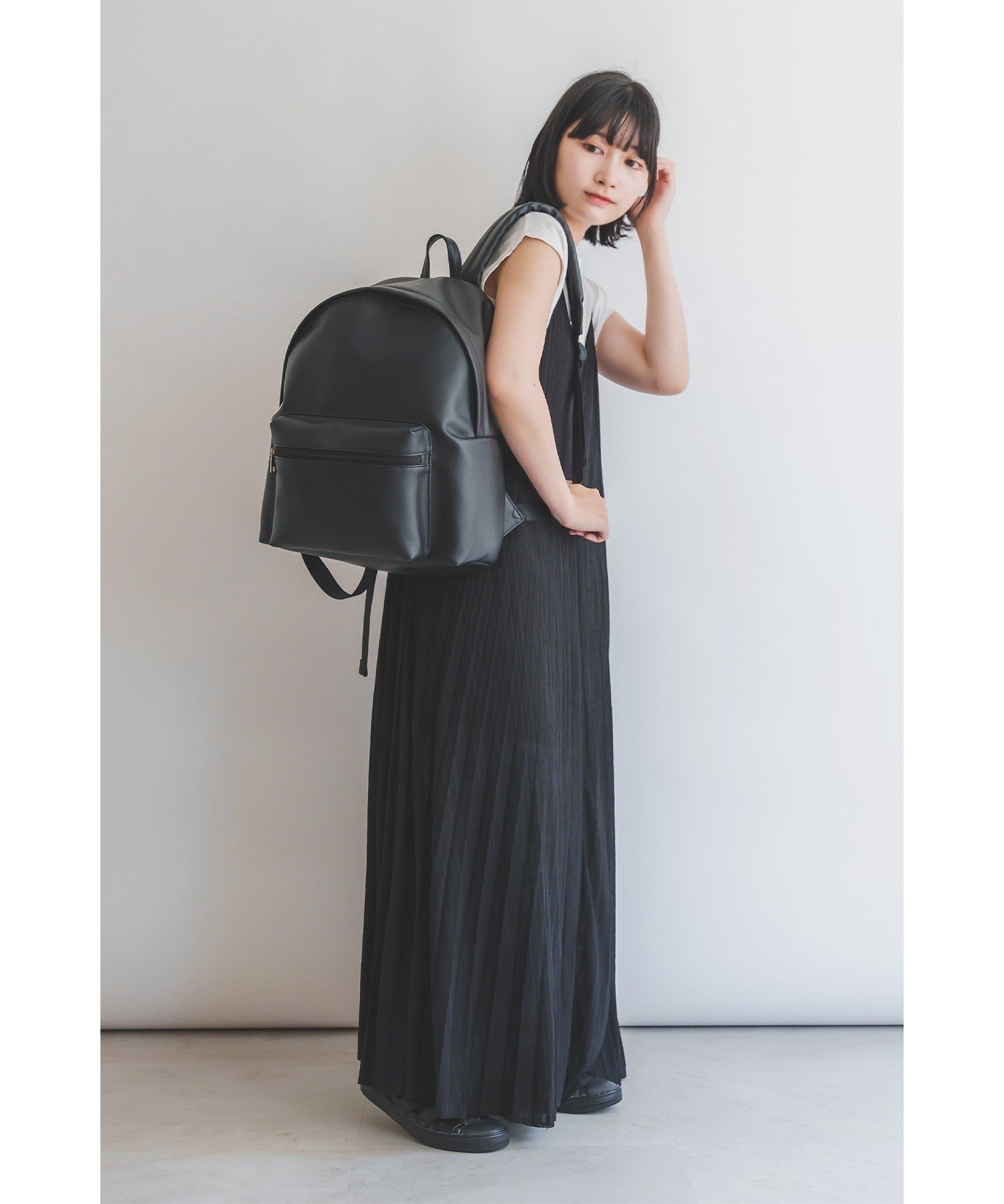 デバイスプラス DEVICE+ DEVICE+ スクエア バックパック (ブラック) BK