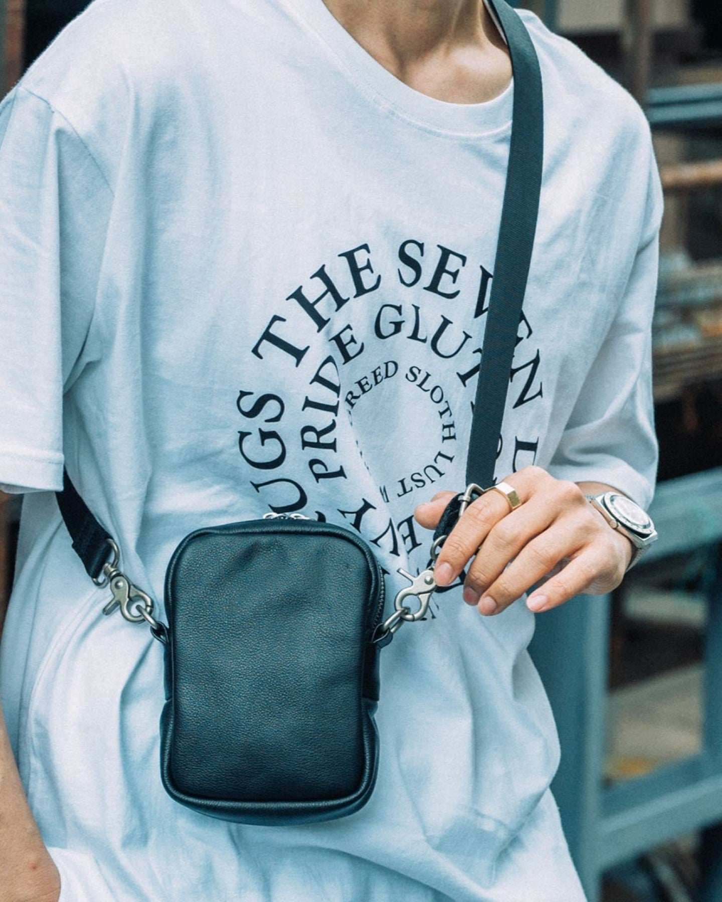 デバイスプラス DEVICE+ 本革カウレザー ミニショルダーバッグ