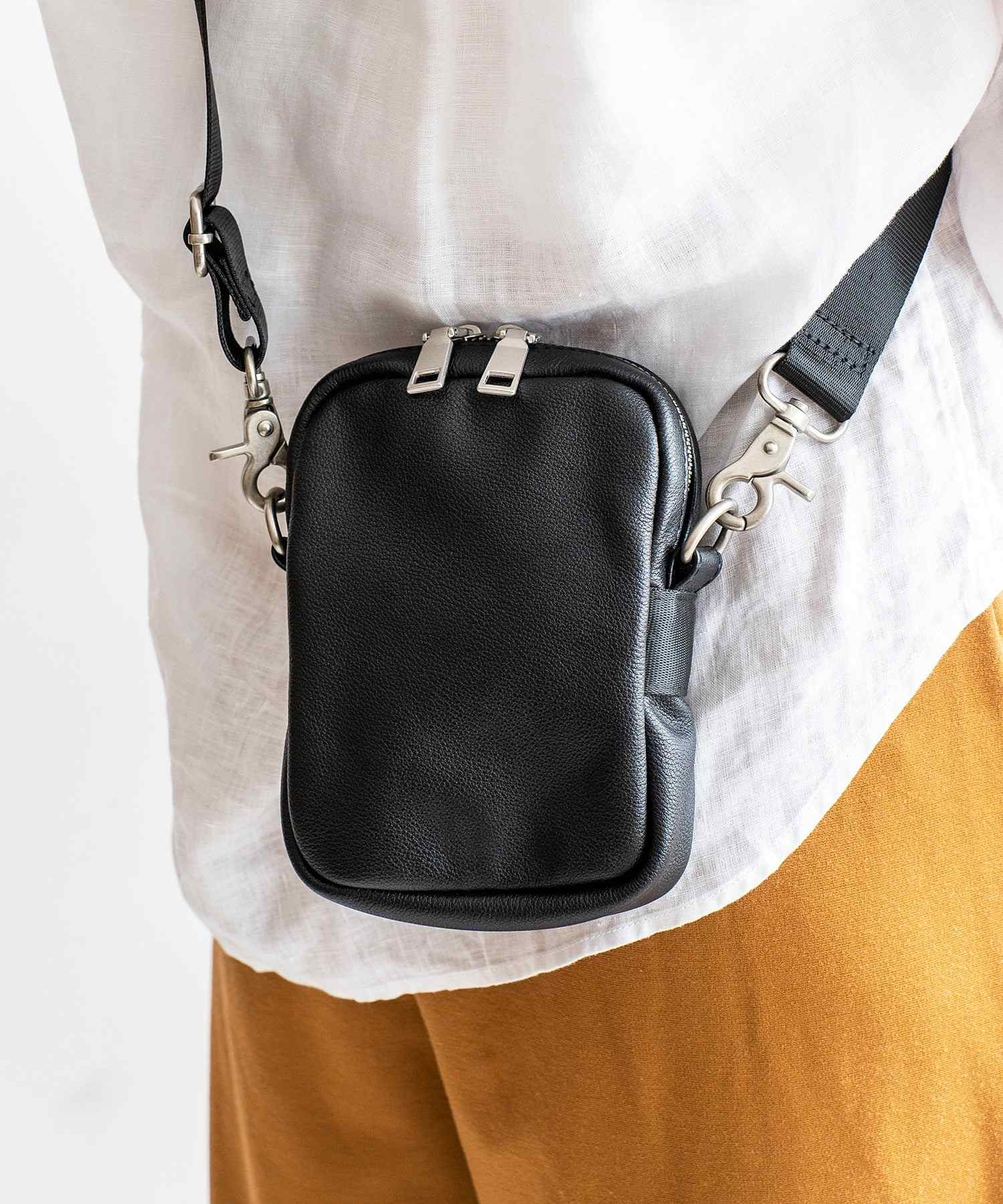 デバイスプラス DEVICE+ 本革カウレザー ミニショルダーバッグ