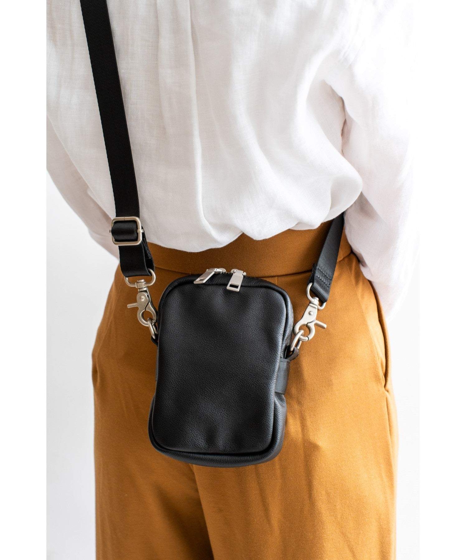 デバイスプラス DEVICE+ 本革カウレザー ミニショルダーバッグ