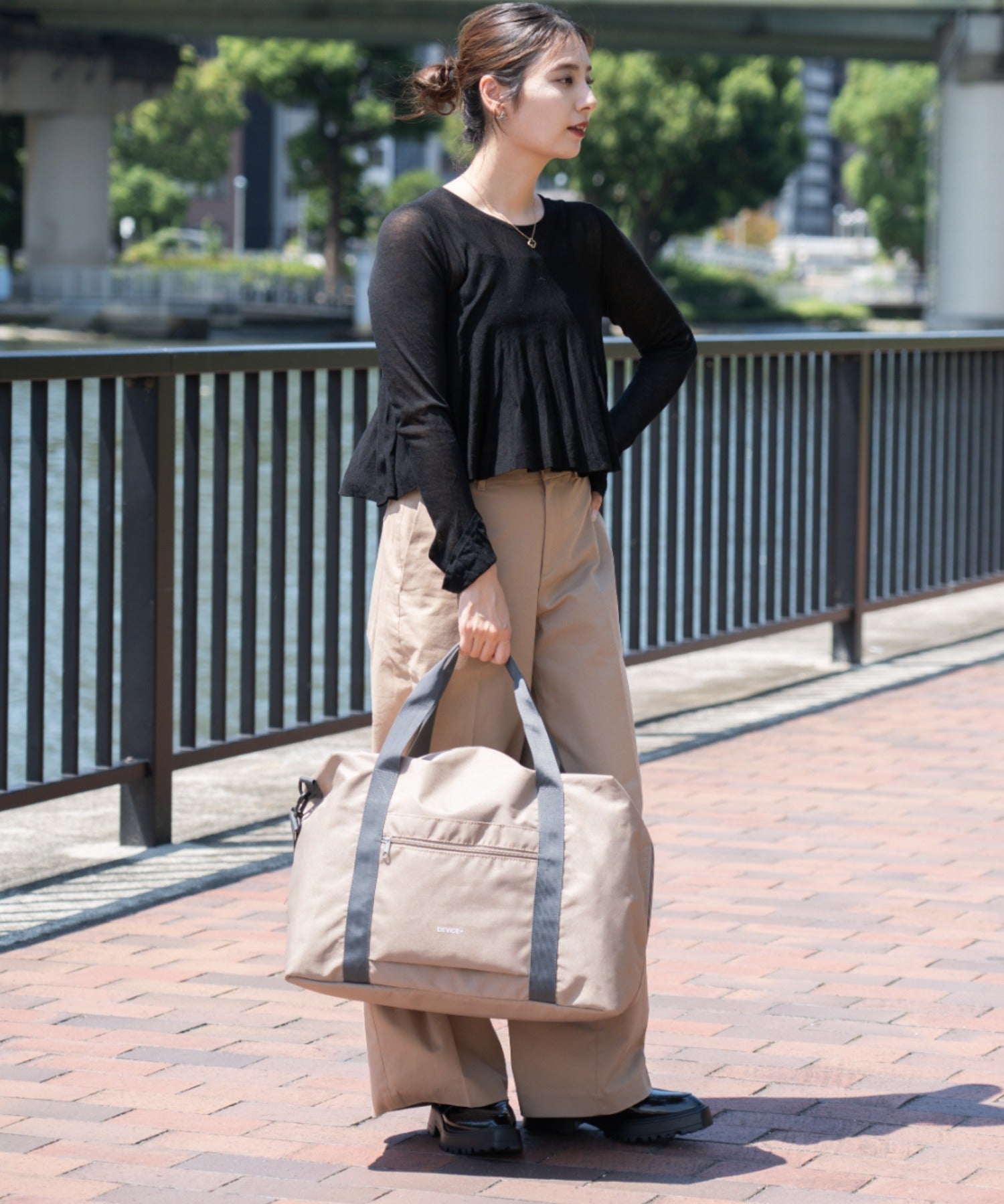 デバイスプラス DEVICE+ 【折りたたんで収納可能】 3way ボストンバッグ (グレーベージュ) GYBE