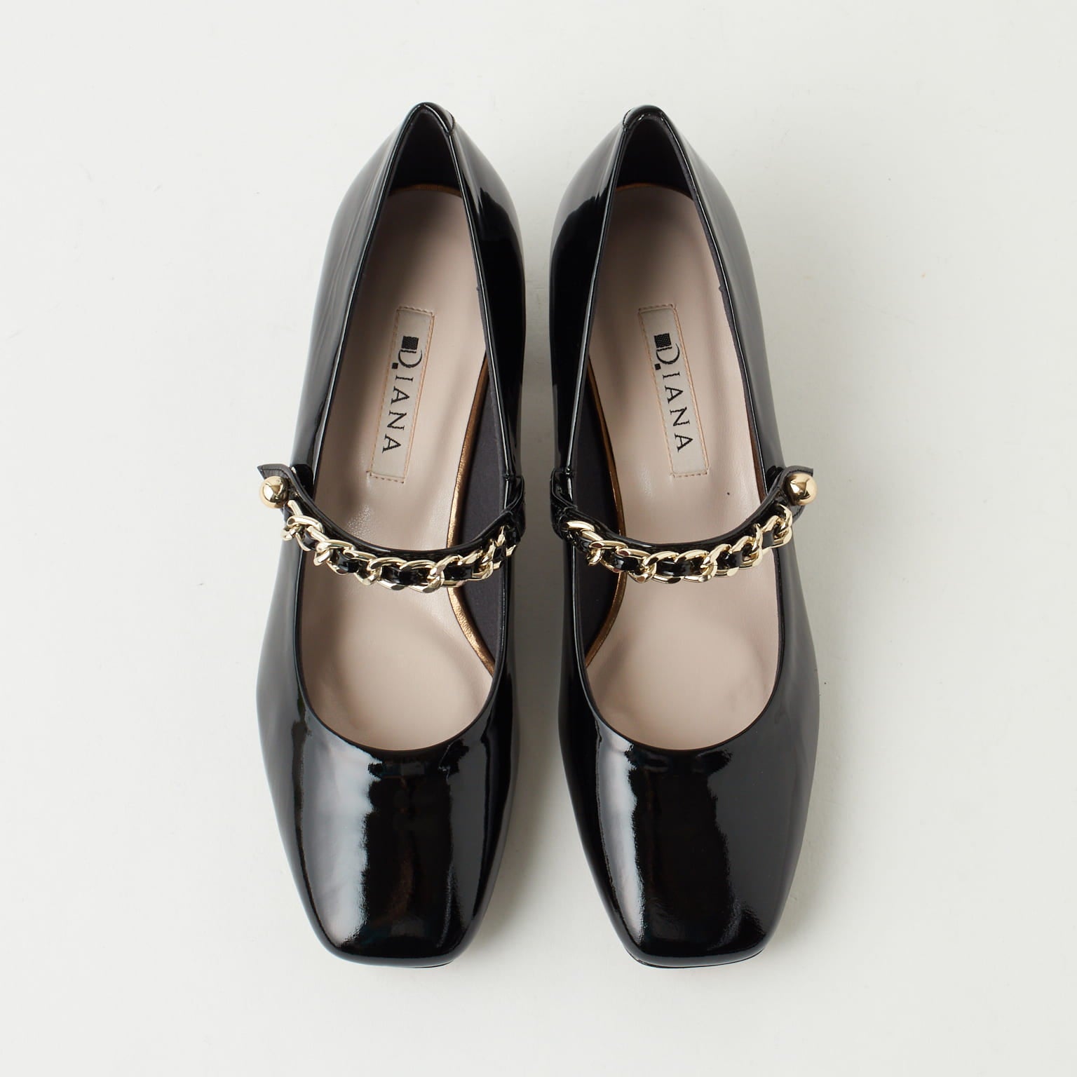 ダイアナ DIANA ストラップ付きパンプス (黒エナメル) 黒エナメル