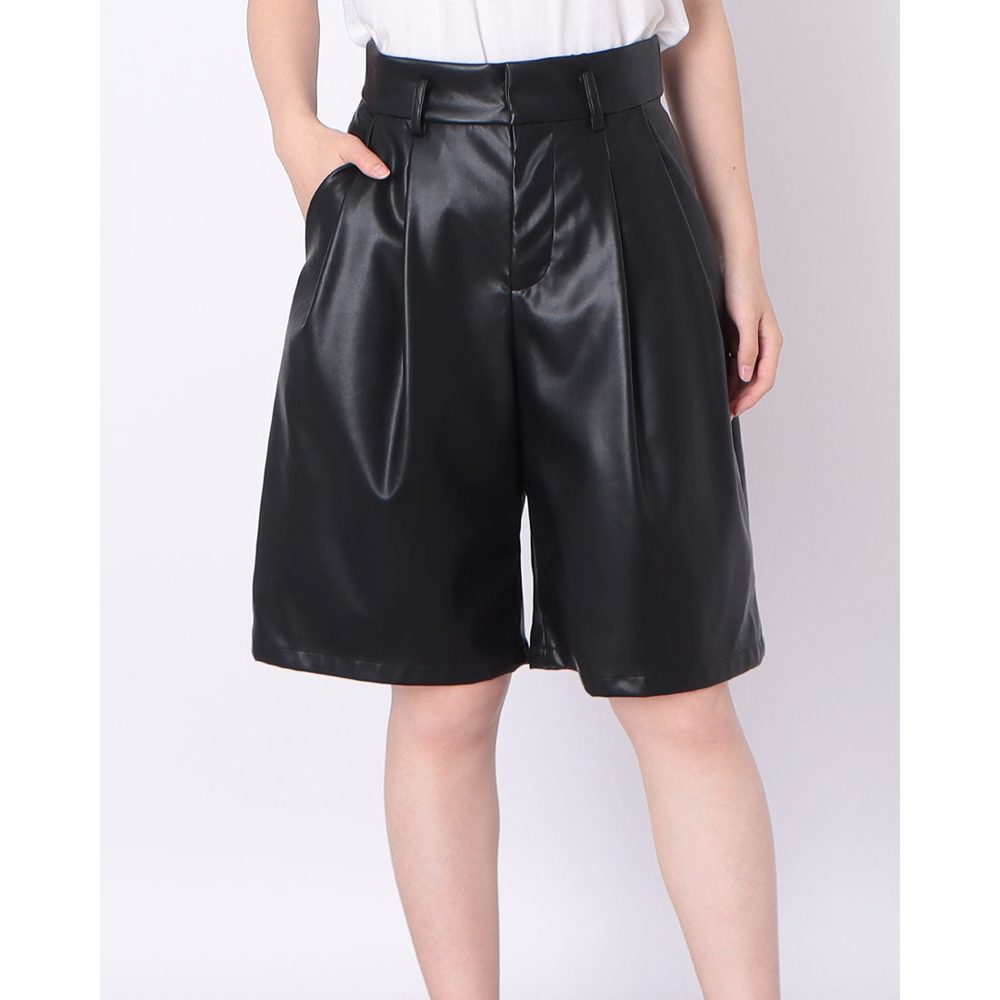 ドゥ アルシーヴ DOUX ARCHIVES マット&ソフトフェイクレザーハーフパンツ (BRN) BRN