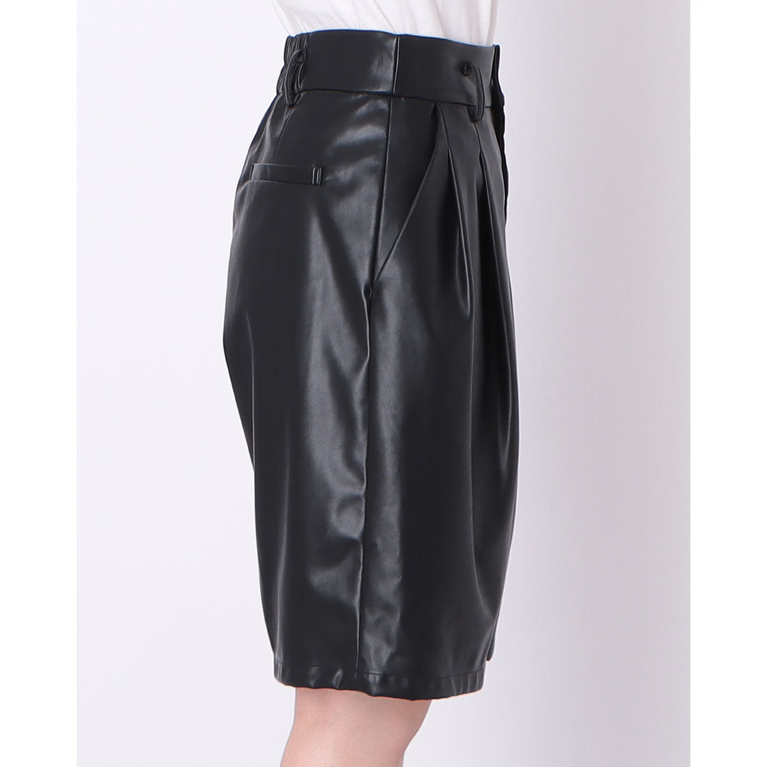 ドゥ アルシーヴ DOUX ARCHIVES マット&ソフトフェイクレザーハーフパンツ (BRN) BRN