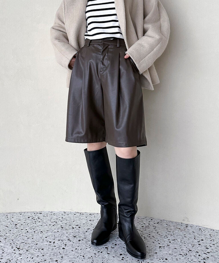 ドゥ アルシーヴ DOUX ARCHIVES マット&ソフトフェイクレザーハーフパンツ (BRN) BRN