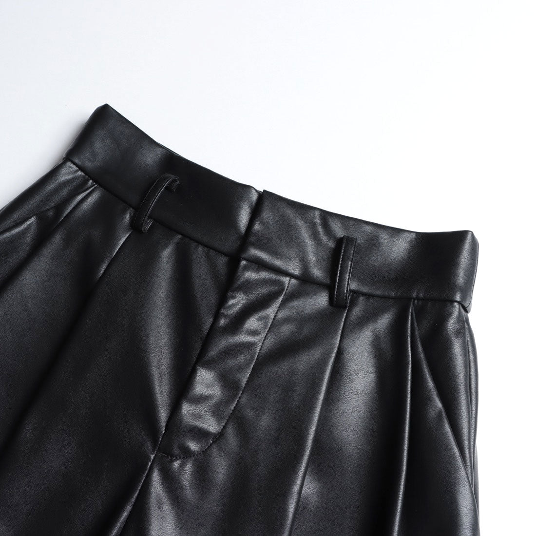 ドゥ アルシーヴ DOUX ARCHIVES マット&ソフトフェイクレザーハーフパンツ (BRN) BRN