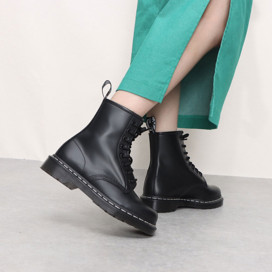 Dr. Martens 1460 WHITE STITCH 8-hole boots