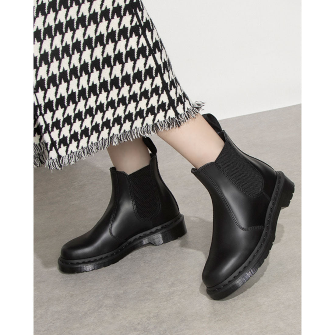 Dr. Martens MONO Chelsea boots, side gore boots 2976