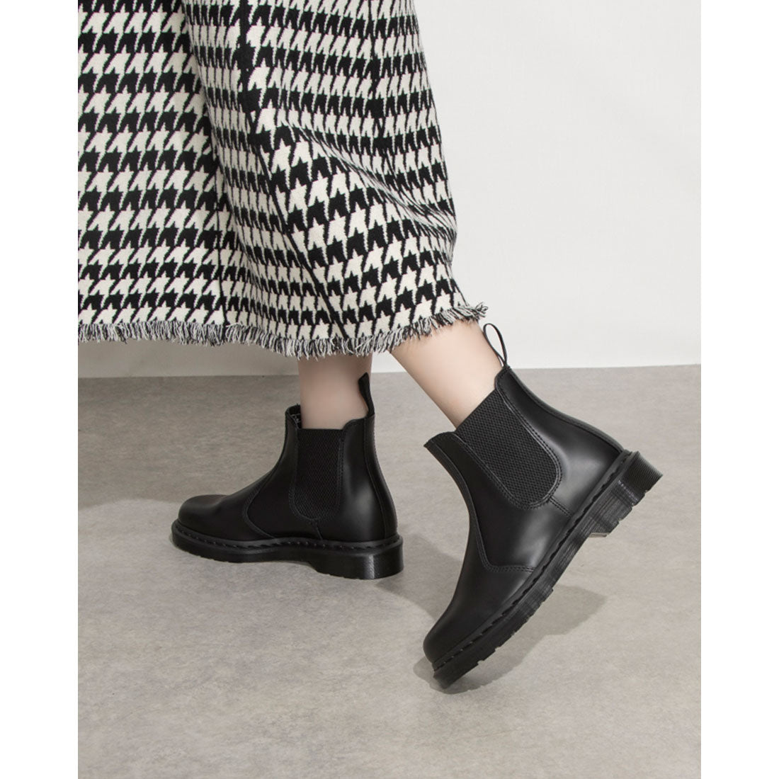 Dr. Martens MONO Chelsea boots, side gore boots 2976