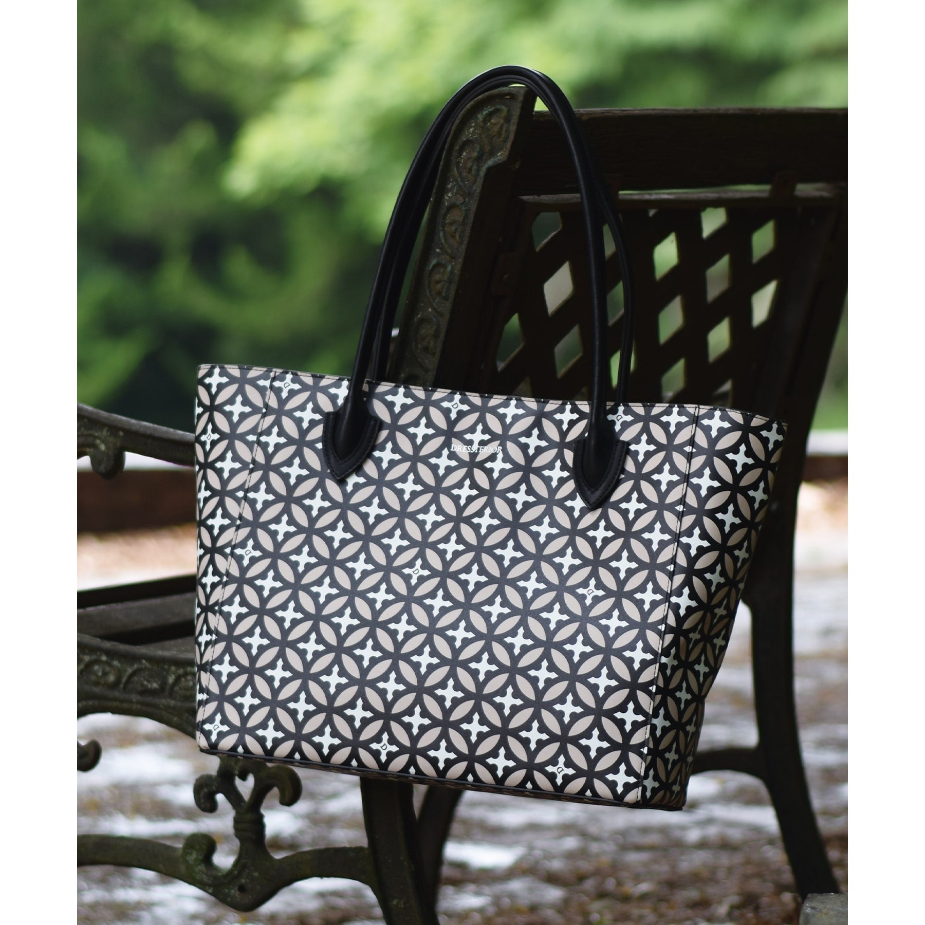 ドレステリア DRESSTERIOR オーバーラップサークル リサイクルレザートート (ナチュラル(150)) ナチュラル(150)