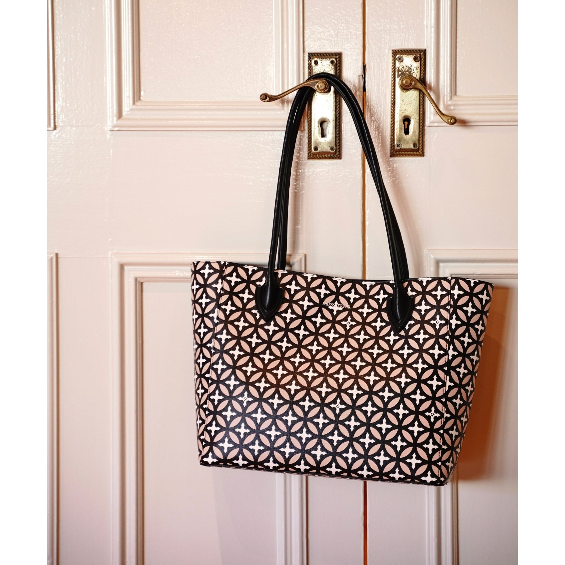 ドレステリア DRESSTERIOR オーバーラップサークル リサイクルレザートート (ナチュラル(150)) ナチュラル(150)