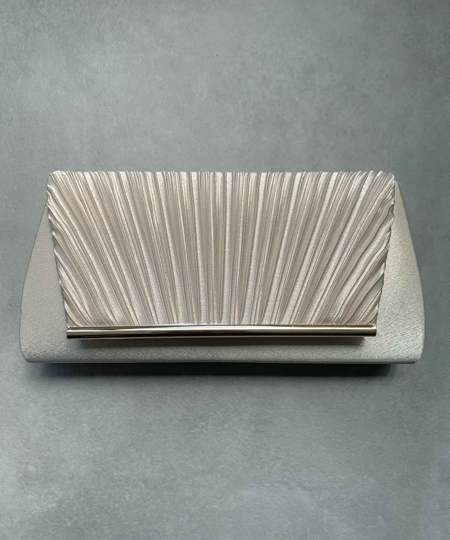 ドレスプラス DRESS+ プリーツサテンパーティークラッチバッグ,ベージュ