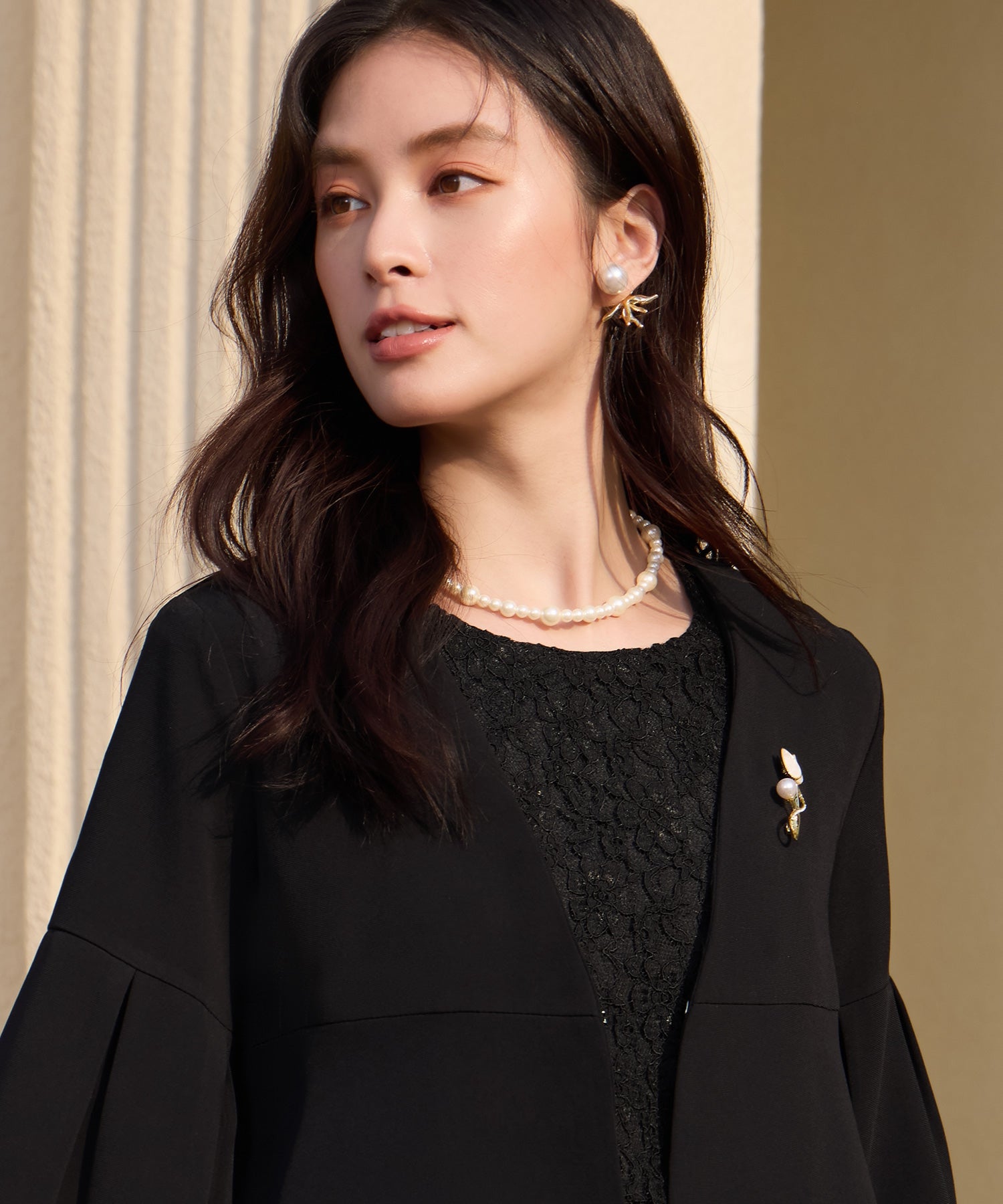 ドレスプラス DRESS+ 大小パールが並ぶショートネックレス (ホワイト) ホワイト