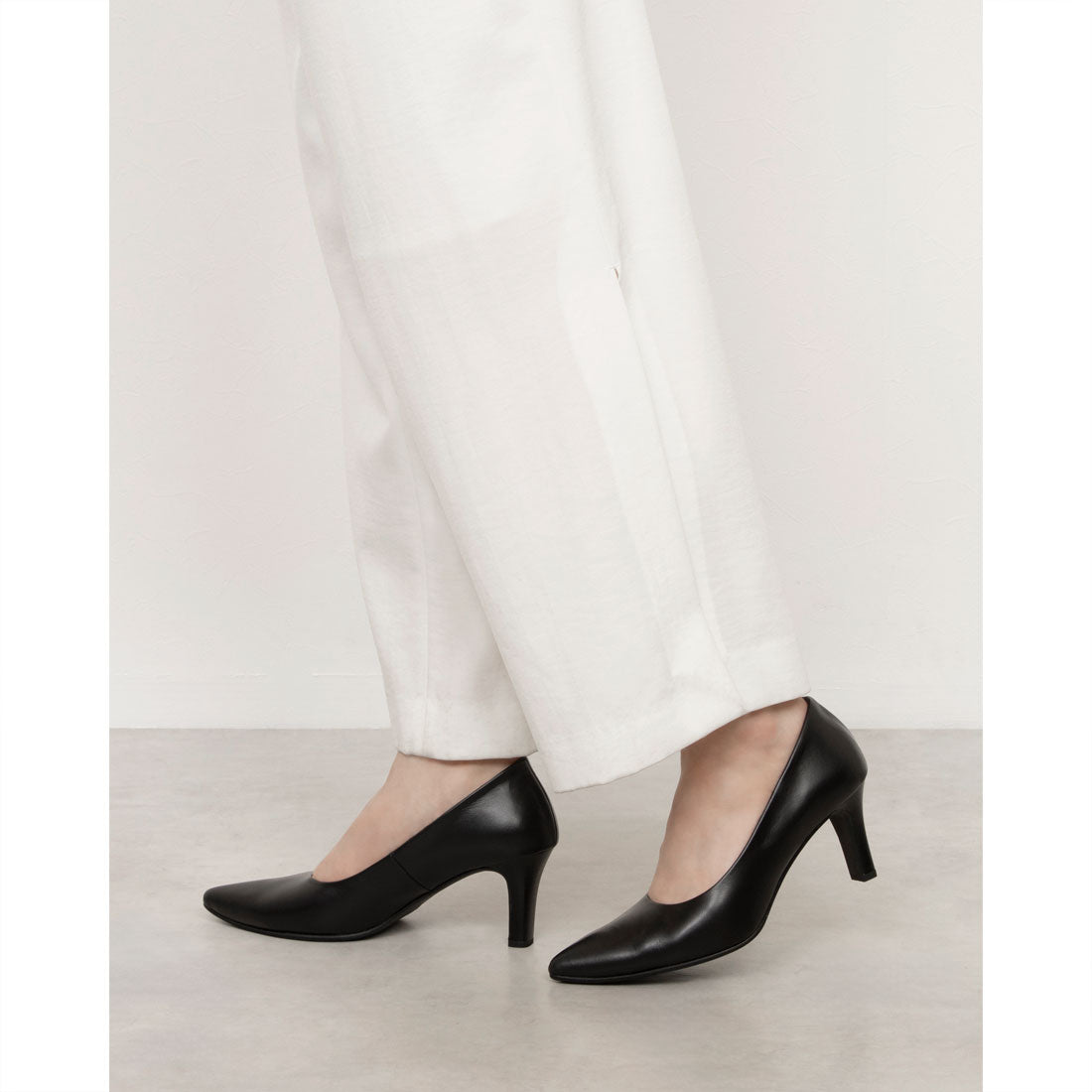 ダッチェス DUCHESS ポインテッドトゥプレーンパンプス (クロ) クロ