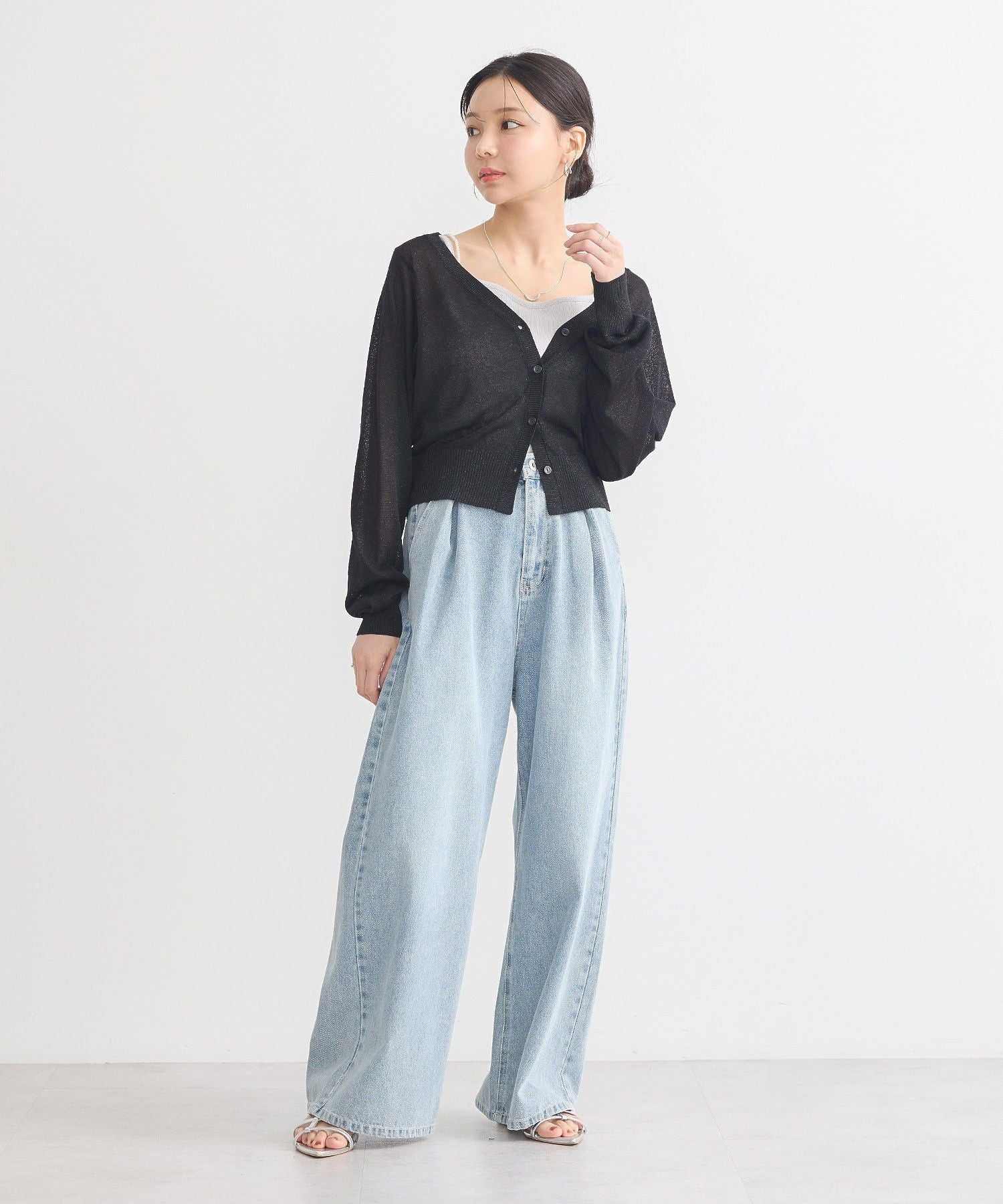 アースミュージックアンドエコロジー earth music&ecology シアーラメVネックカーディガン (ブラック) ブラック