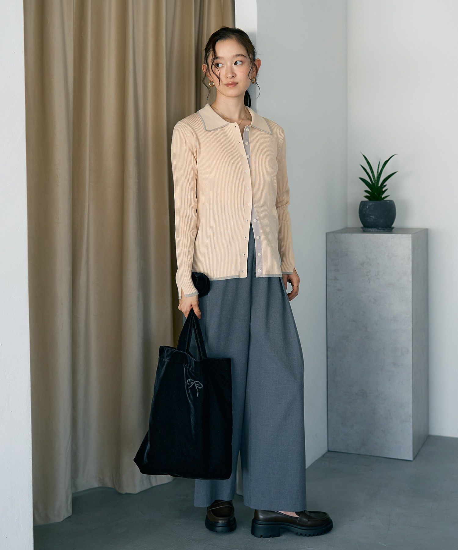 アースミュージックアンドエコロジー earth music&ecology ウエストタブタックパンツ (ブラック) ブラック