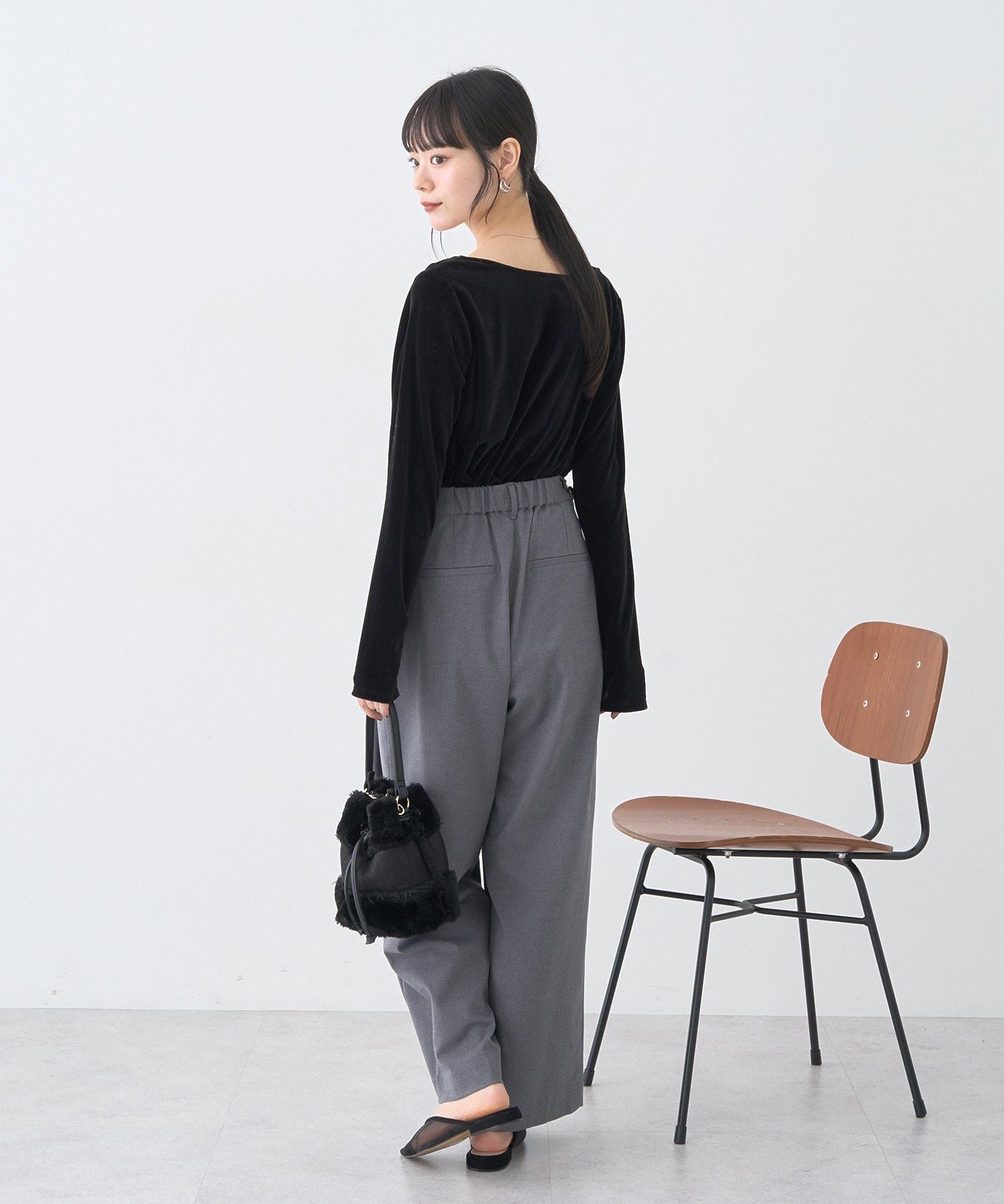 アースミュージックアンドエコロジー earth music&ecology ウエストタブタックパンツ (ブラック) ブラック