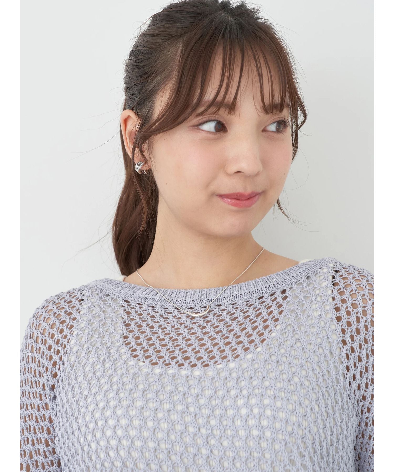 アースミュージックアンドエコロジー earth music&ecology スパンコールショートゆるニット (ブラック) ブラック