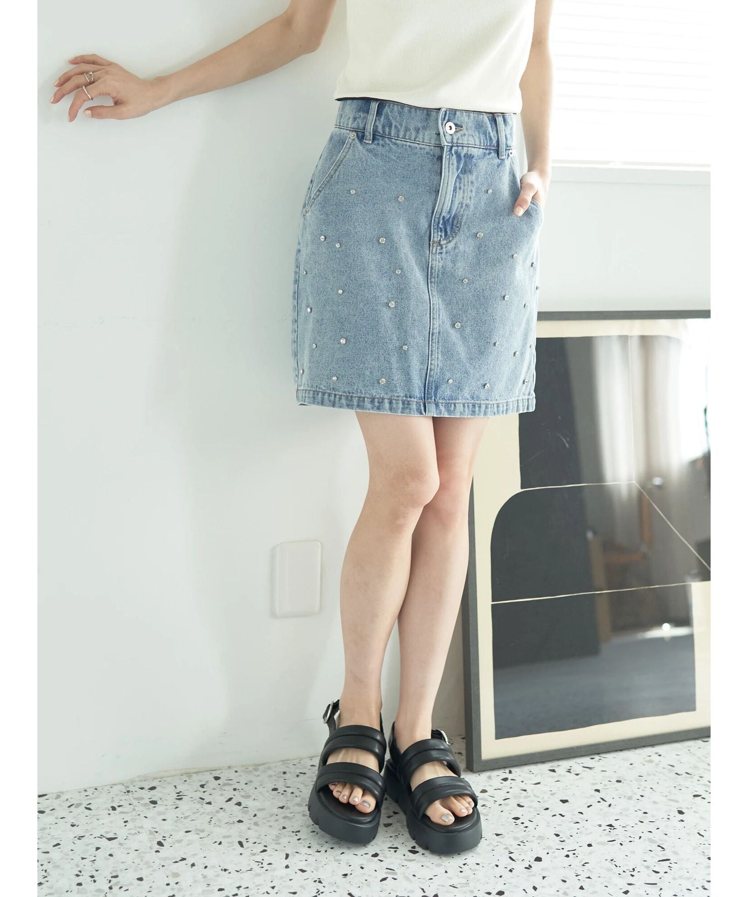 アースミュージックアンドエコロジー earth music&ecology ビジューデニムミニスカート (ライトインディゴ) ライトインディゴ