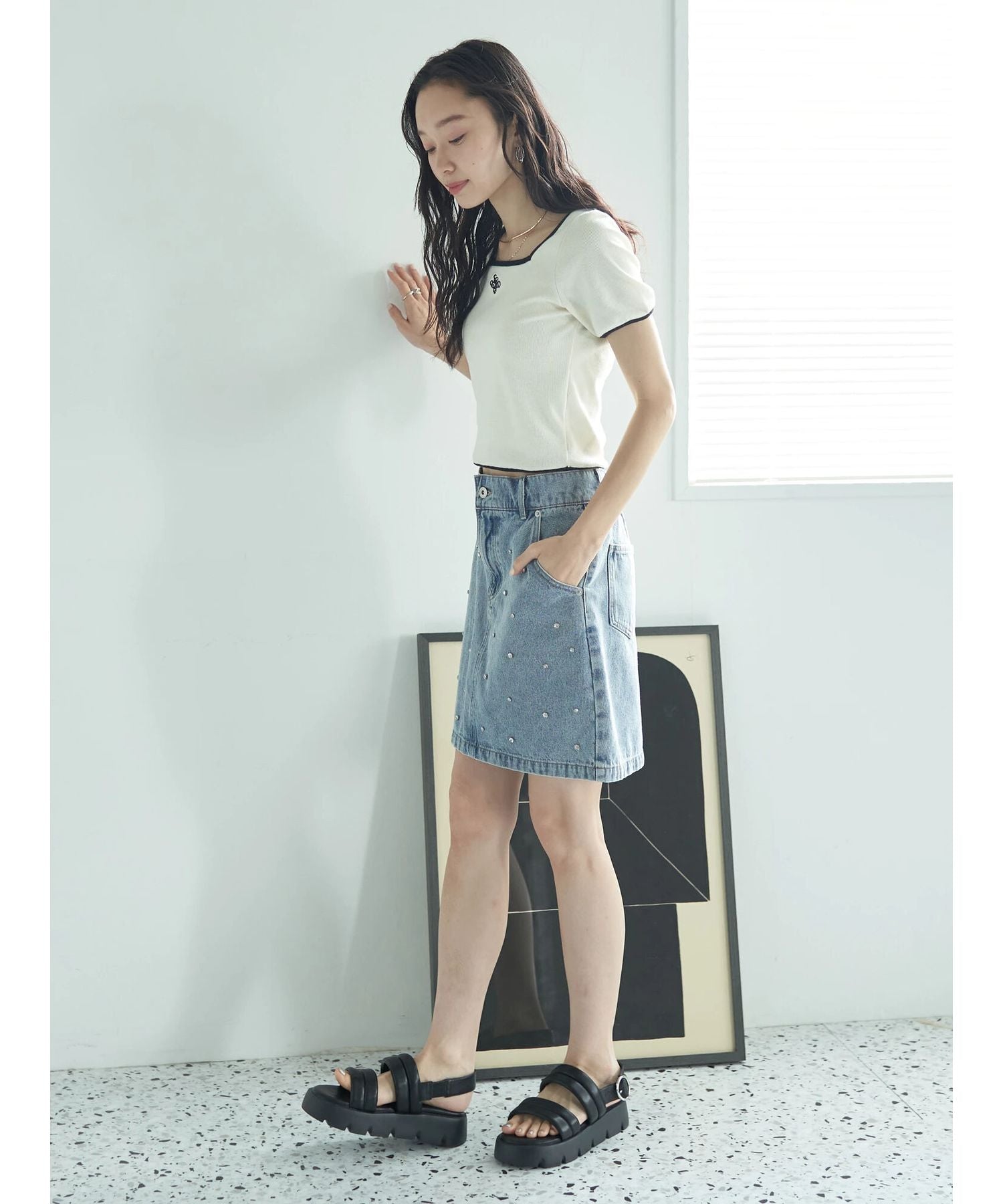 アースミュージックアンドエコロジー earth music&ecology ビジューデニムミニスカート (ライトインディゴ) ライトインディゴ