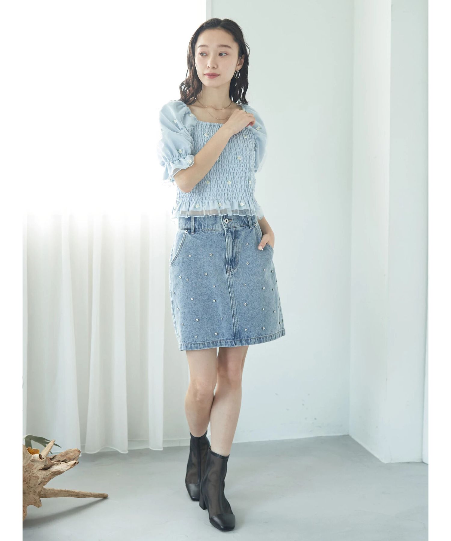 アースミュージックアンドエコロジー earth music&ecology ビジューデニムミニスカート (ライトインディゴ) ライトインディゴ