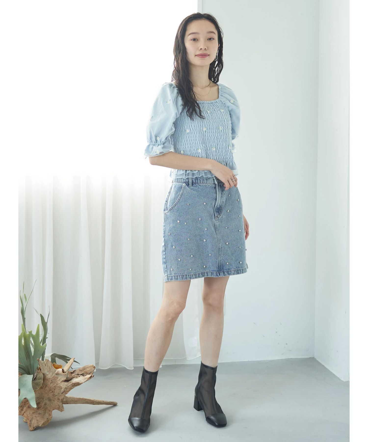 アースミュージックアンドエコロジー earth music&ecology ビジューデニムミニスカート (ライトインディゴ) ライトインディゴ