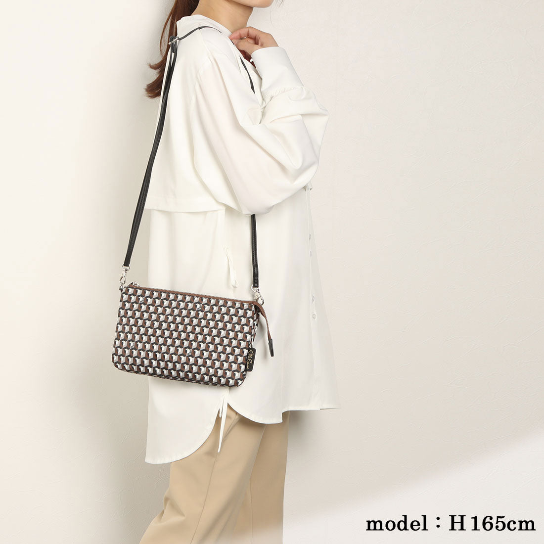 ELLE SPORT スリムショルダー クラッチ ハンドバッグ 3WAY 軽量 はっ水