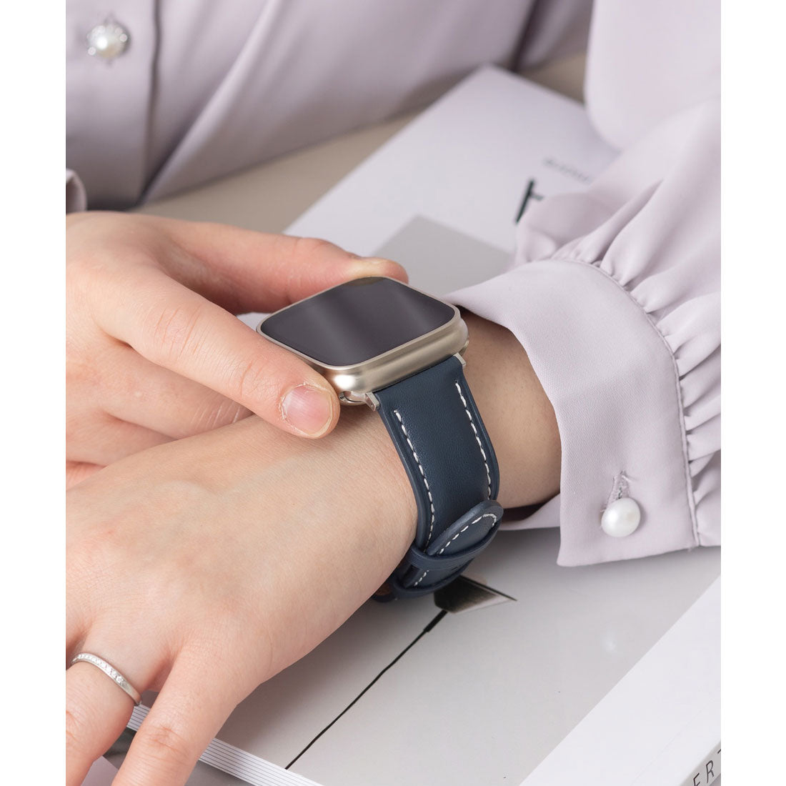 エモニーク emonique 本革レザー Apple Watch Band スマートウォッチバンド【38/40/41/42/44/45/49mm対応】 (ダークネイビー) ダークネイビー