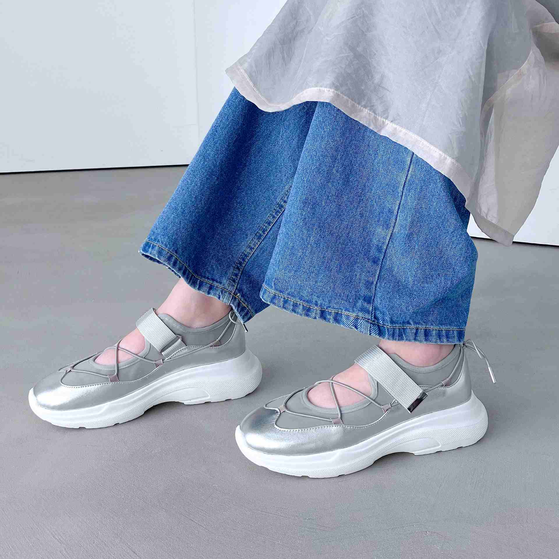 エンチャンテッド enchanted クロスコードメリージェーンスニーカー