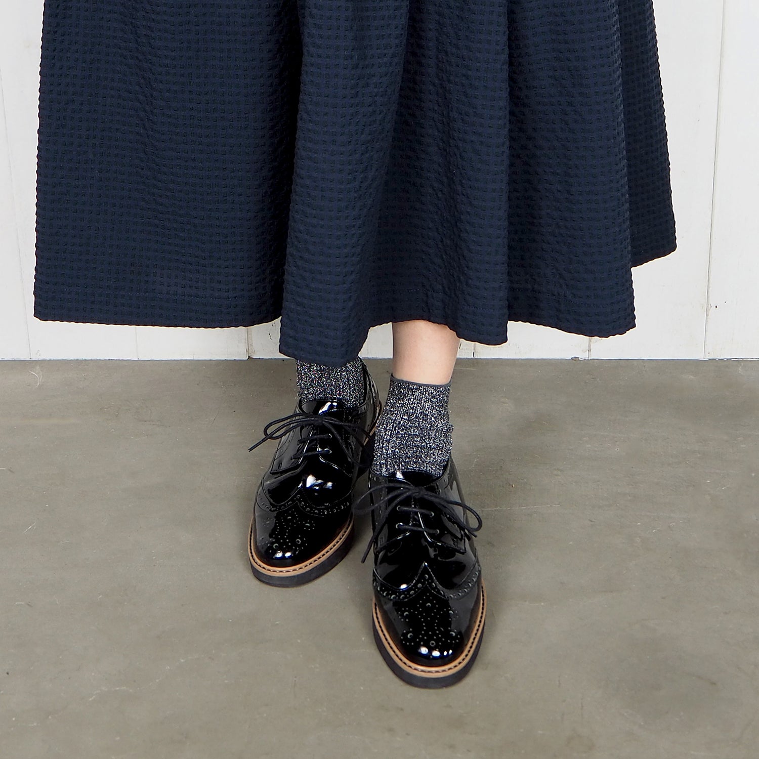 エンチャンテッド enchanted 本革ウイングチップレースアップシューズ (ブラックエナメル) ブラックエナメル