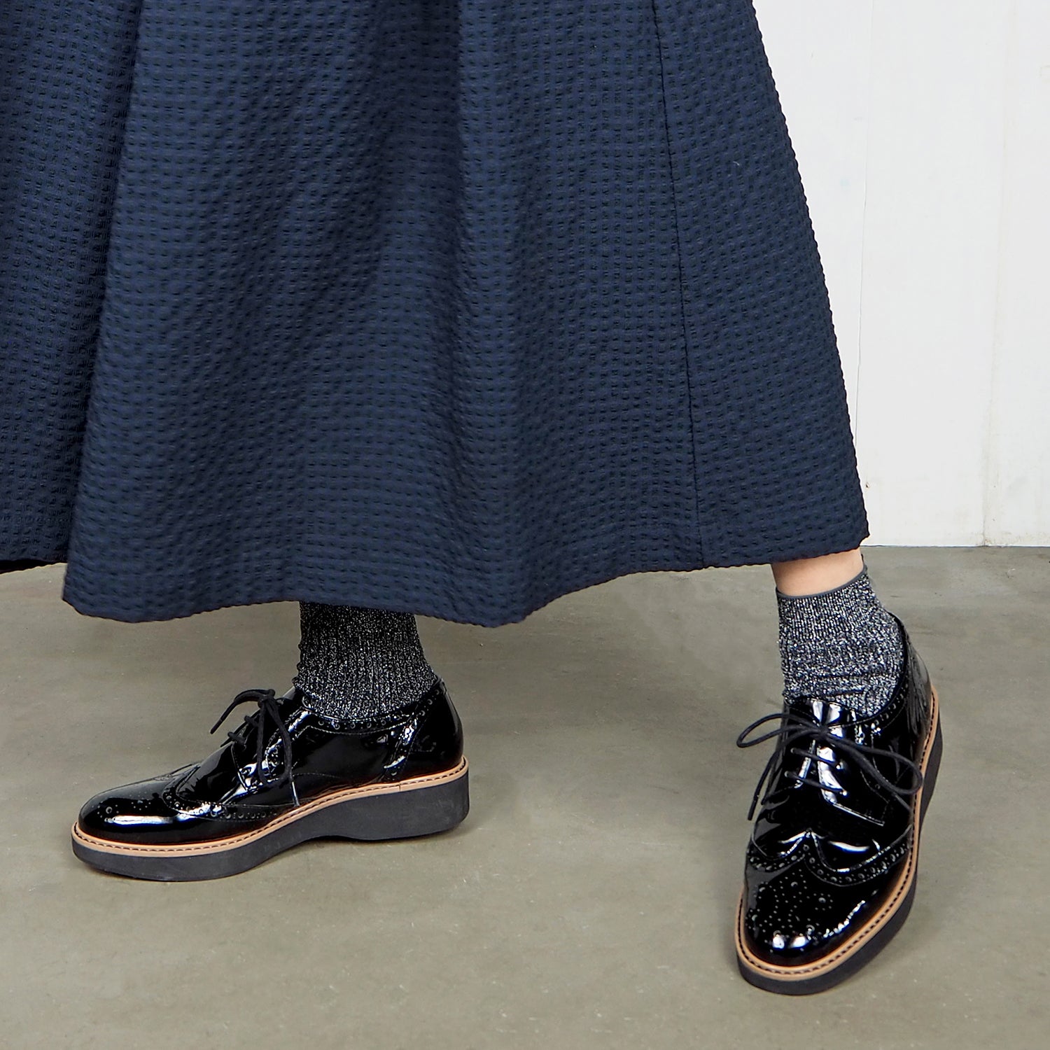 エンチャンテッド enchanted 本革ウイングチップレースアップシューズ (ブラックエナメル) ブラックエナメル