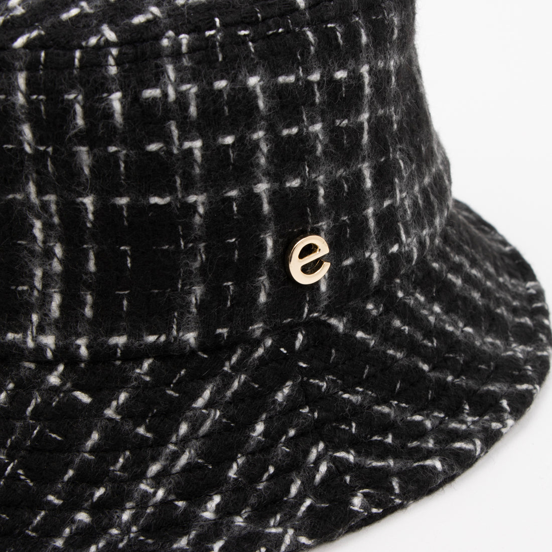 エスタ estaa バケットハット 帽子 ざっくりツイード ロゴ ワンポイント サイズ調整可 (ブラック) ブラック