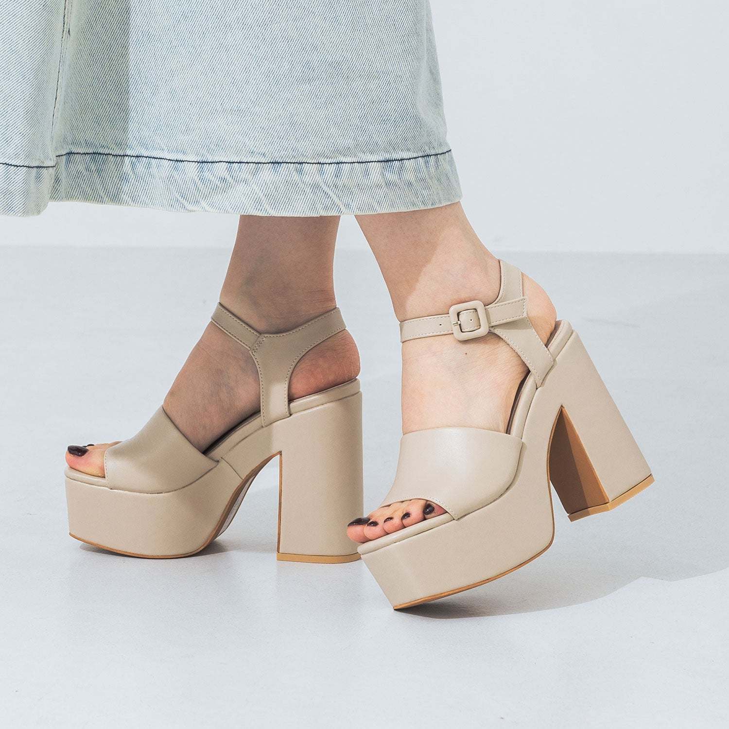 【EVOL/イーボル】【XS-LLサイズ展開・柔らかい】12cmヒール厚底サンダル IY5594