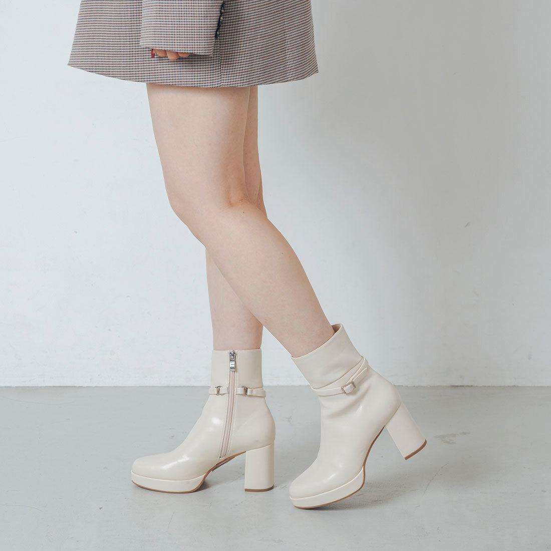 【EVOL/イーボル】 【晴雨兼用(一部カラー除く)・美脚効果あり】2WAY8cmストームショートブーツ IZ5768 (アイボリー) アイボリー