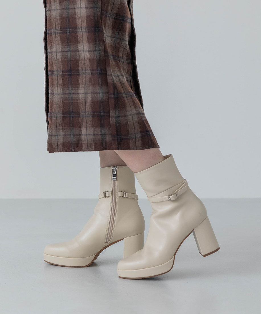 【EVOL/イーボル】 【晴雨兼用(一部カラー除く)・美脚効果あり】2WAY8cmストームショートブーツ IZ5768 (アイボリー) アイボリー