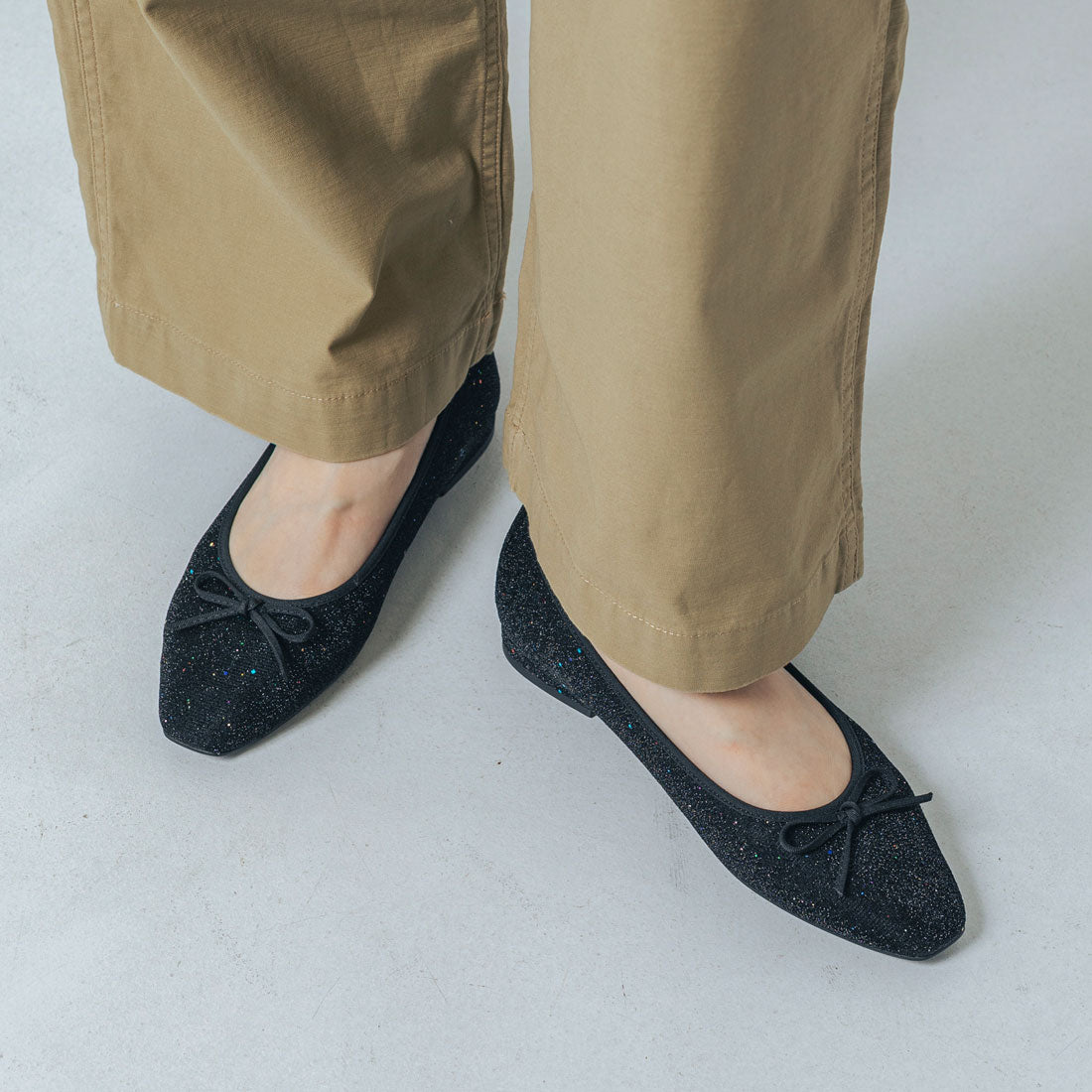 【EVOL/イーボル】 【ふかふか・軽量】アーモンドトゥフラットバレエ IZ5782 (ブラック) ブラック