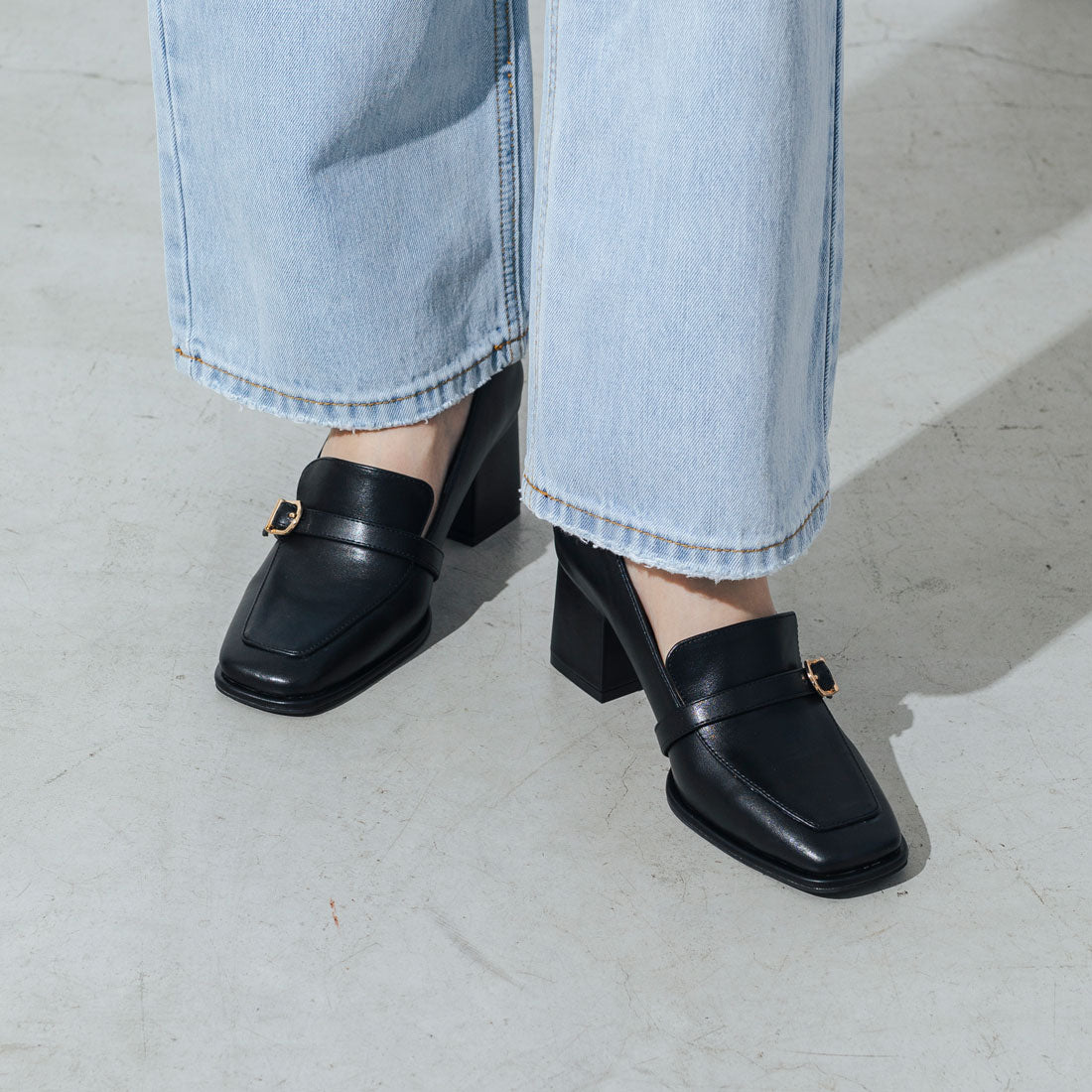 【EVOL/イーボル】 【クッション入り・美脚効果あり】スクエア3.5cmコインローファー IZ5802 (ブラック) ブラック