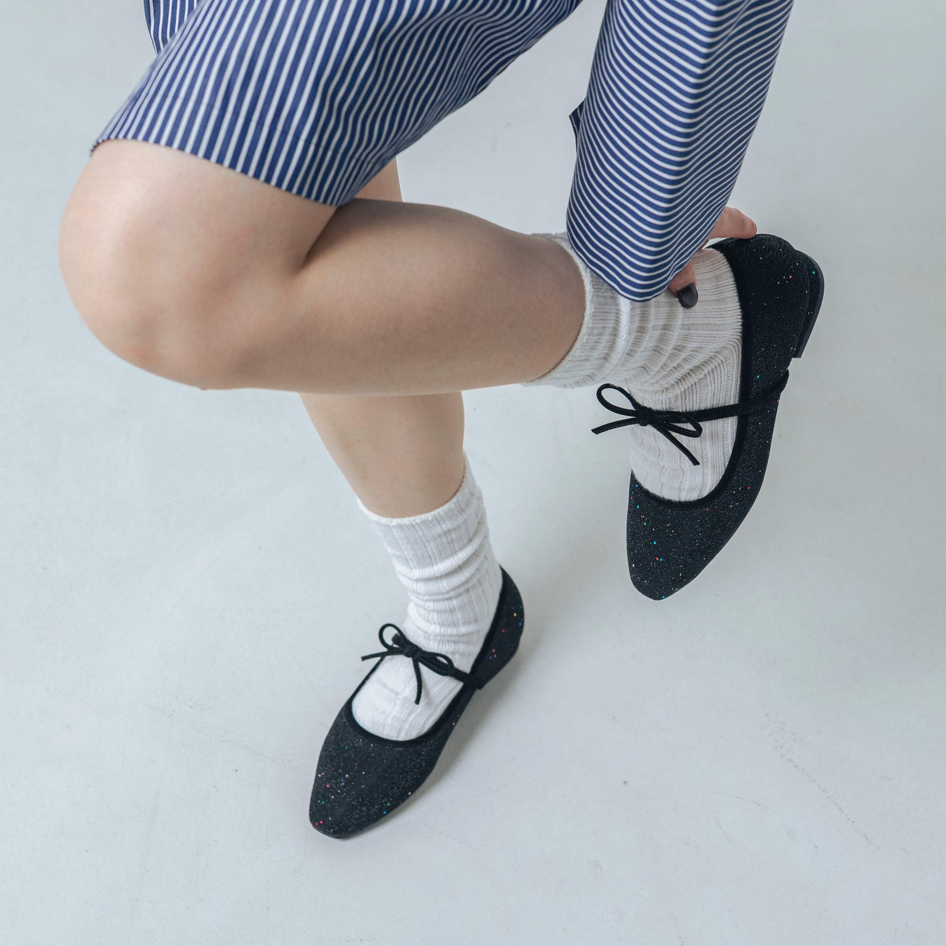 【EVOL/イーボル】 【ふかふか・クッション入り】ラウンドリボンフラットパンプス IZ5811 (ブラック) ブラック