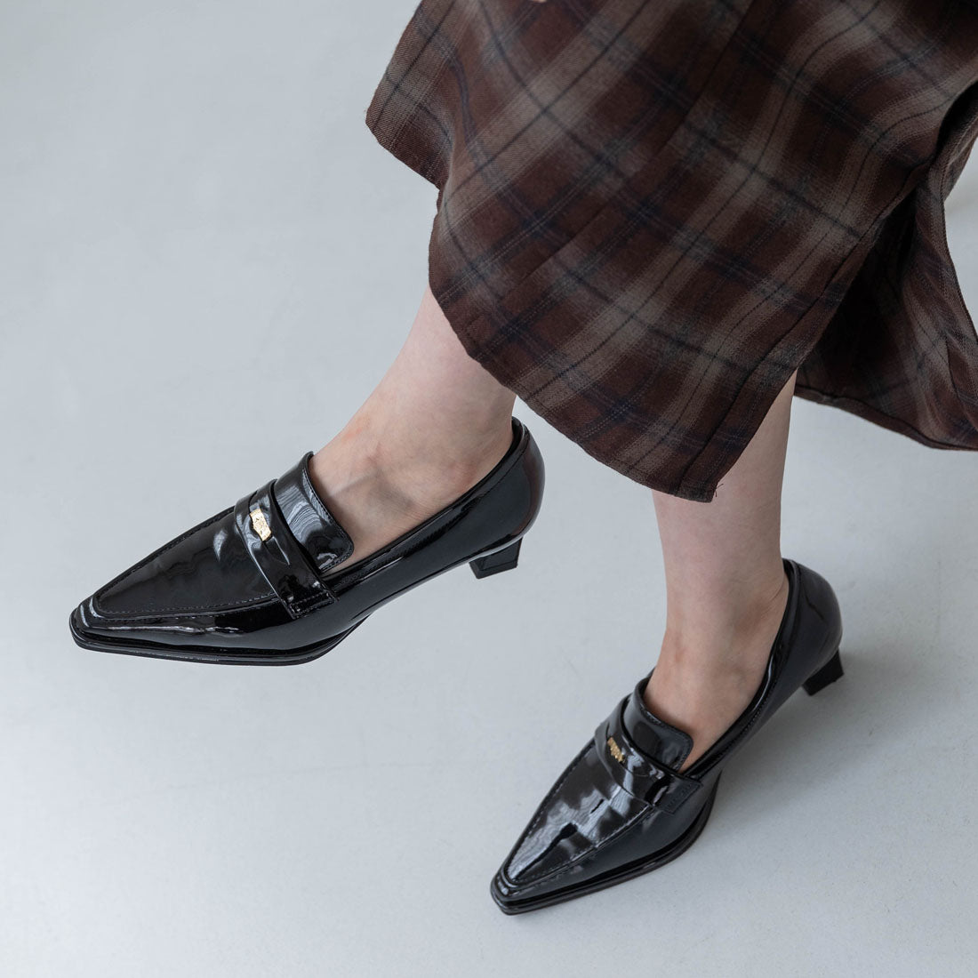 【EVOL/イーボル】 【晴雨兼用・ふかふか】4cmポインテッドコインローファー IZ5801 (ブラックエナメル) ブラックエナメル