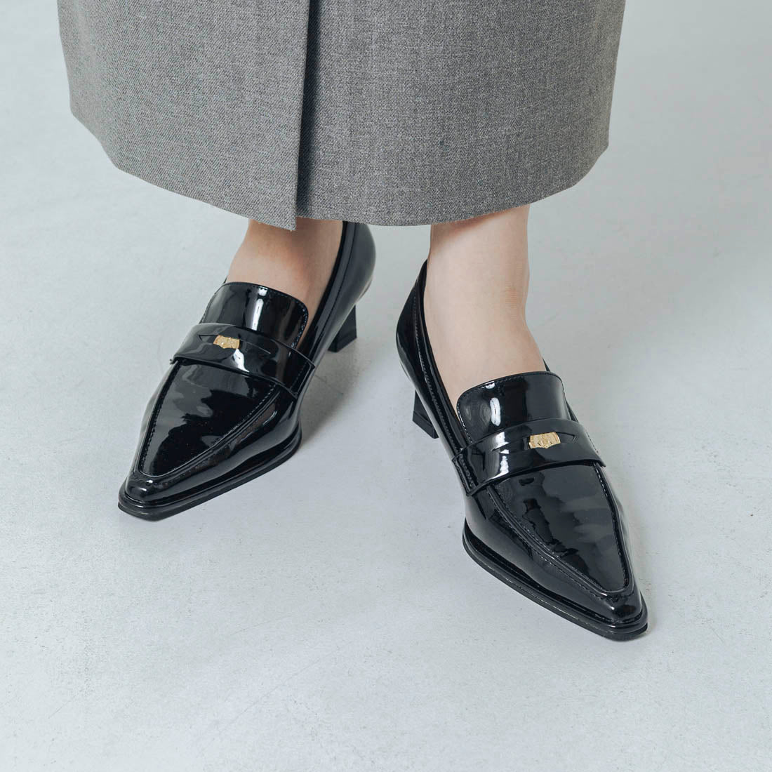 【EVOL/イーボル】 【晴雨兼用・ふかふか】4cmポインテッドコインローファー IZ5801 (ブラックエナメル) ブラックエナメル