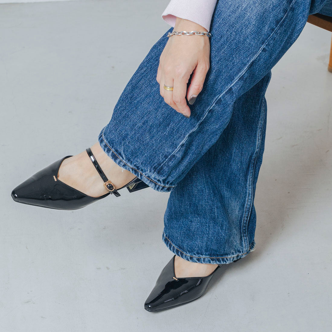 【EVOL/イーボル】 【ふかふか・軽量】セパレートストラップ3.5cmパンプス IZ5799 (ブラックエナメル) ブラックエナメル