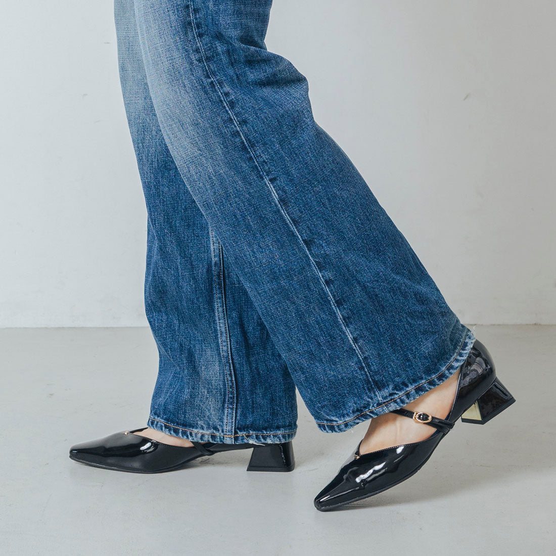 【EVOL/イーボル】 【ふかふか・軽量】セパレートストラップ3.5cmパンプス IZ5799 (ブラックエナメル) ブラックエナメル