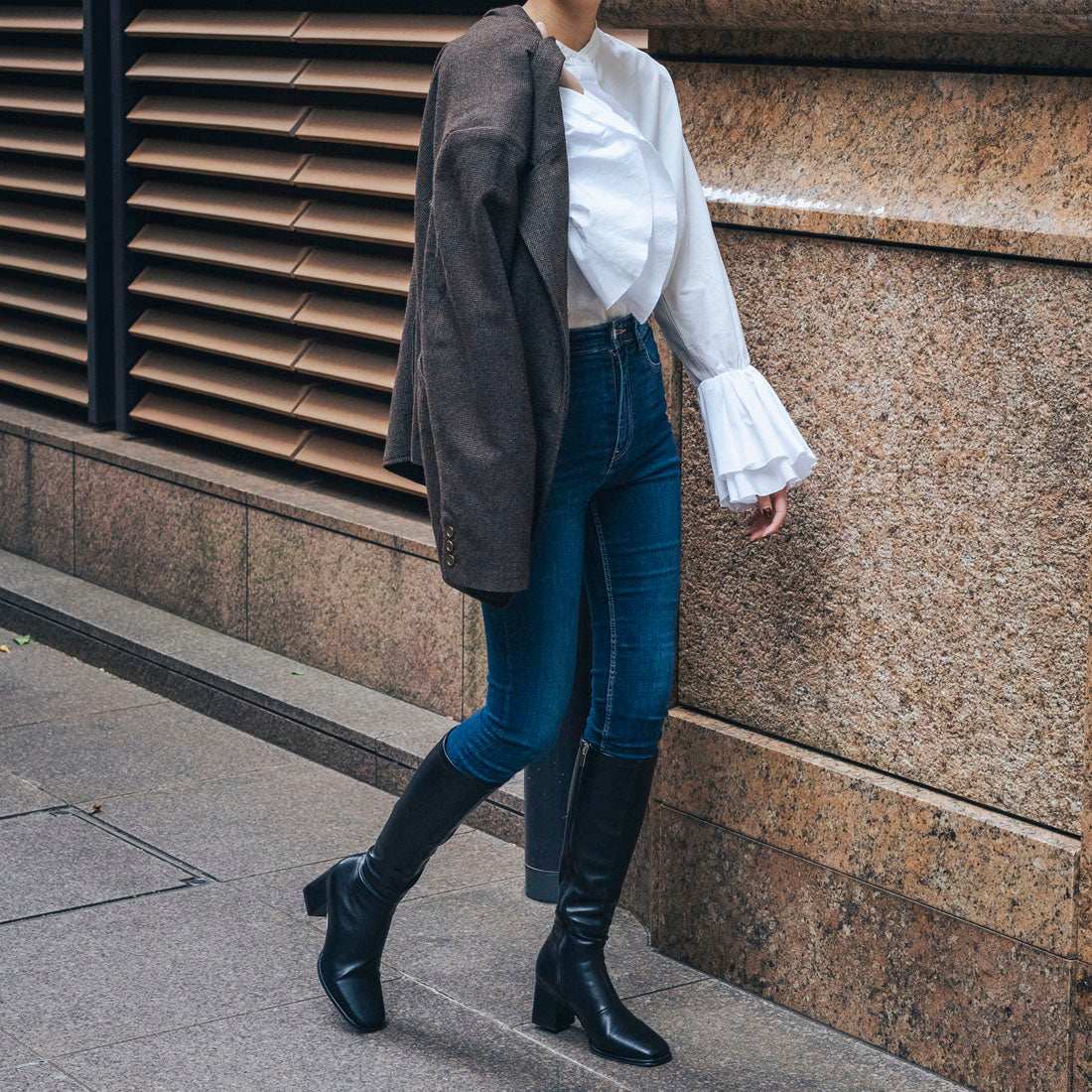 【EVOL/イーボル】 【晴雨兼用・美脚効果あり】ストレッチスクエアロングブーツ IZ5813 (ブラック) ブラック