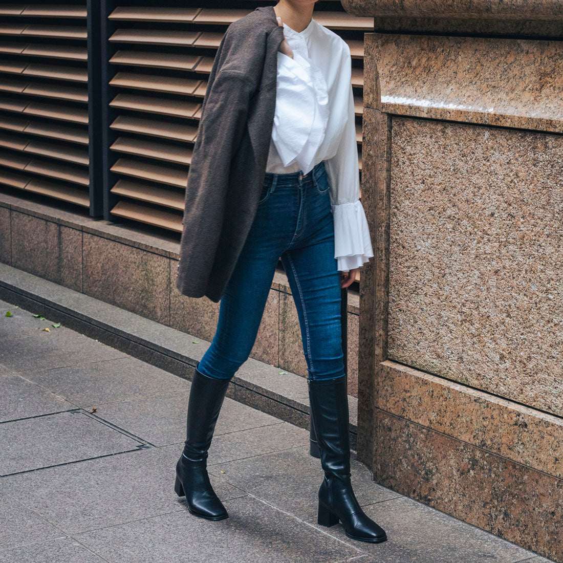 【EVOL/イーボル】 【晴雨兼用・美脚効果あり】ストレッチスクエアロングブーツ IZ5813 (ブラック) ブラック